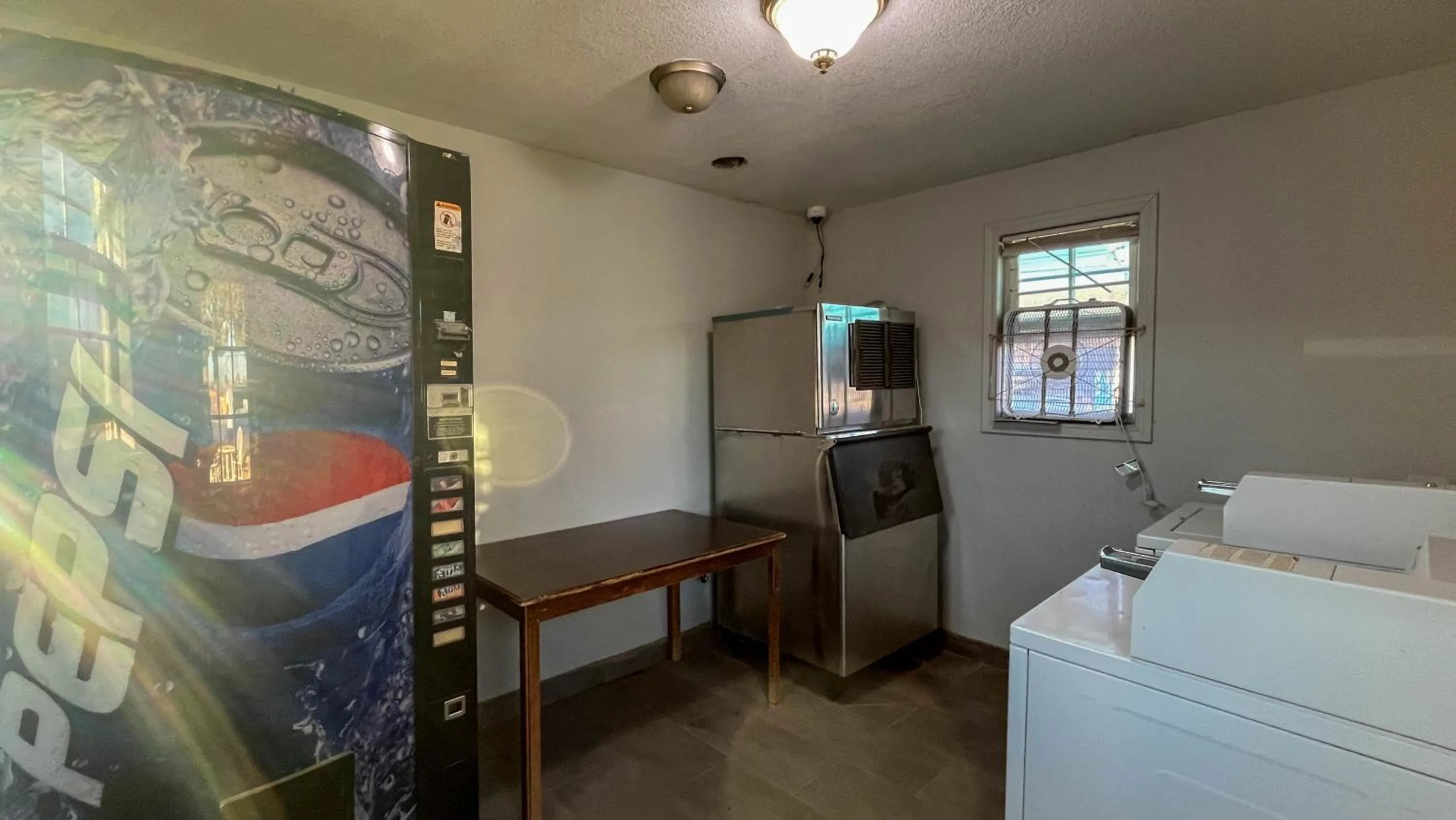 vending machine, Bed in Motel 6 - Lamesa, TX