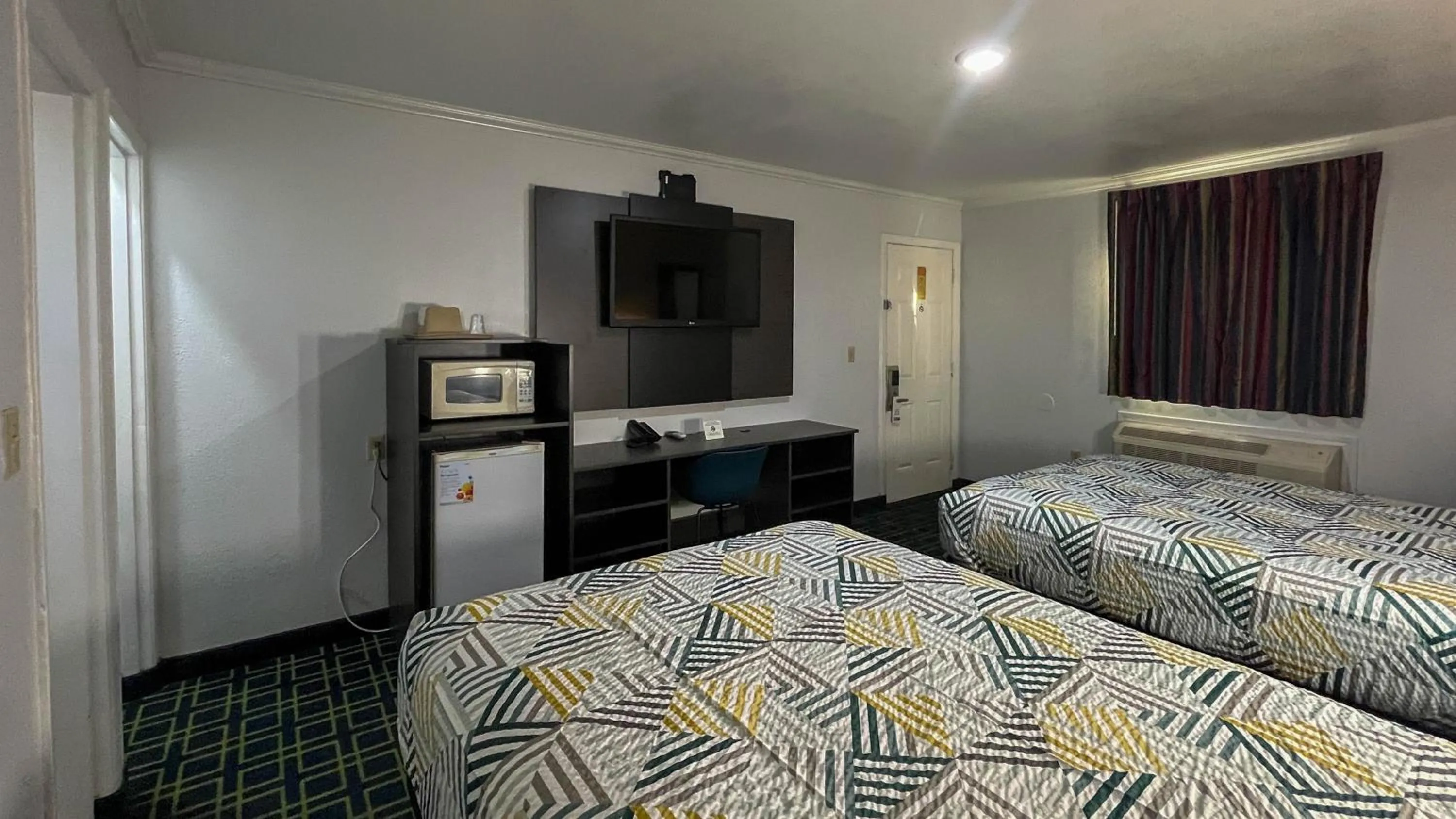 Bed in Motel 6 - Lamesa, TX