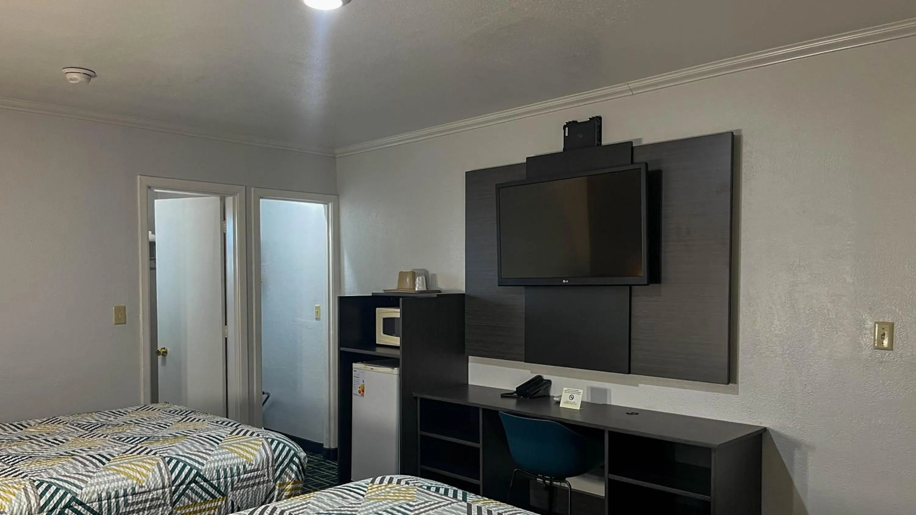 Bed in Motel 6 - Lamesa, TX