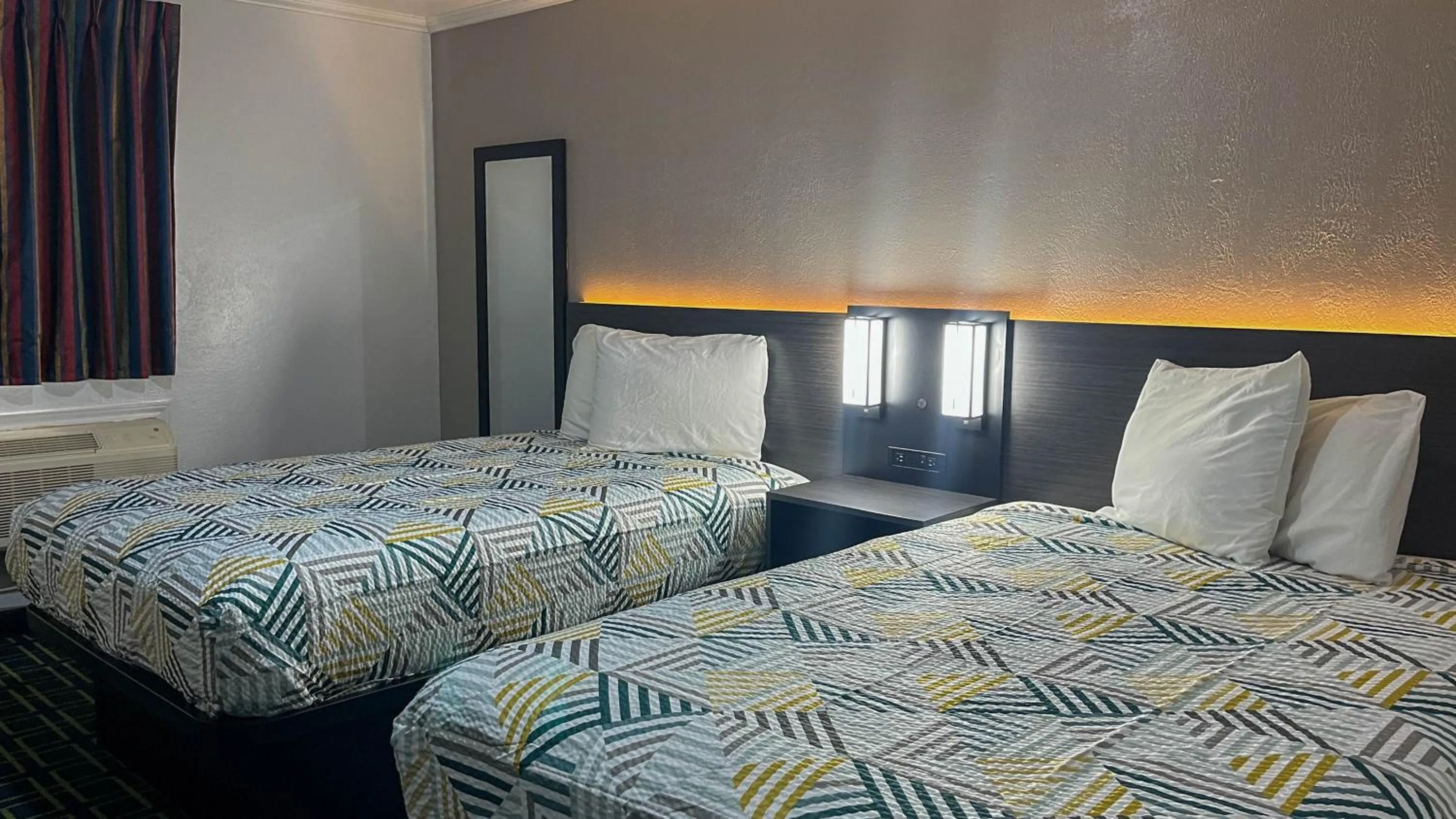 Bed in Motel 6 - Lamesa, TX