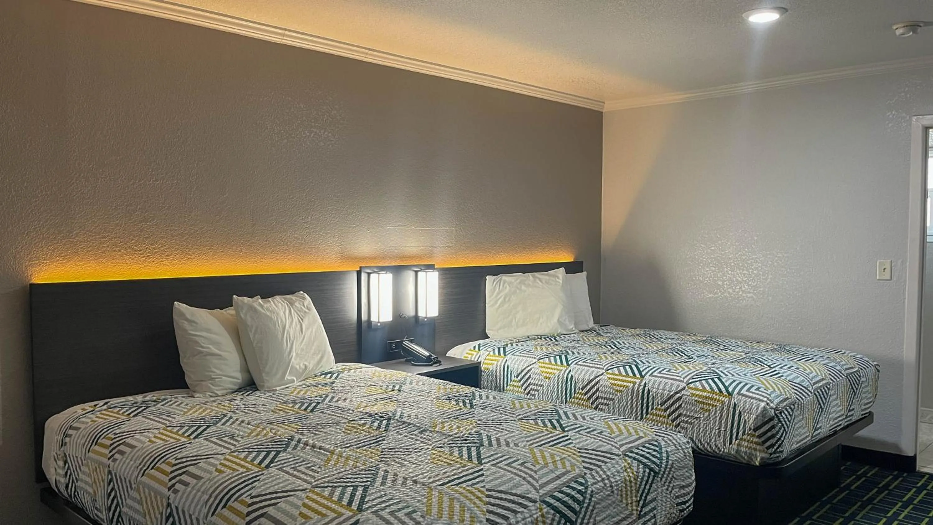 Bed in Motel 6 - Lamesa, TX