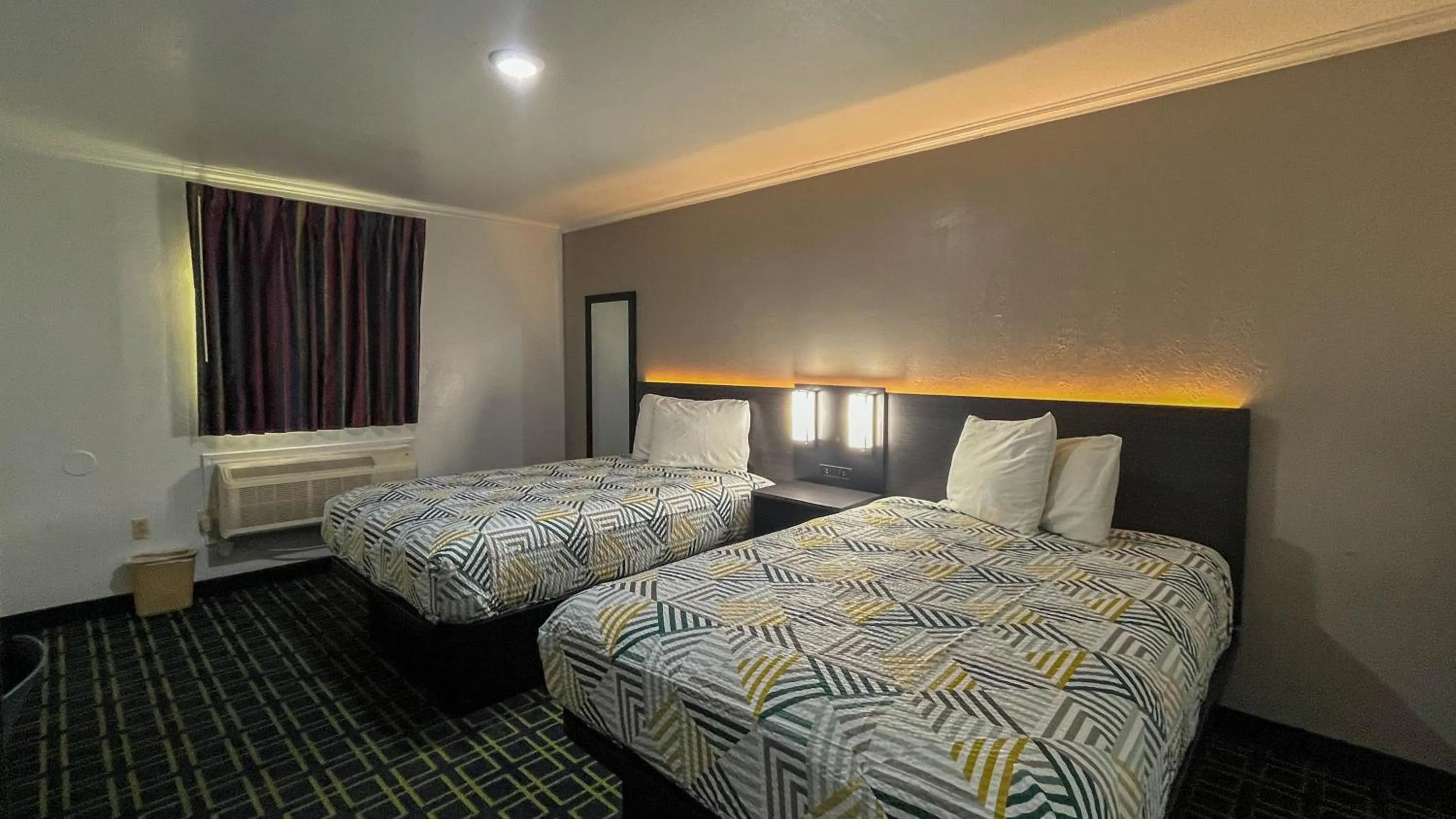 Bed in Motel 6 - Lamesa, TX