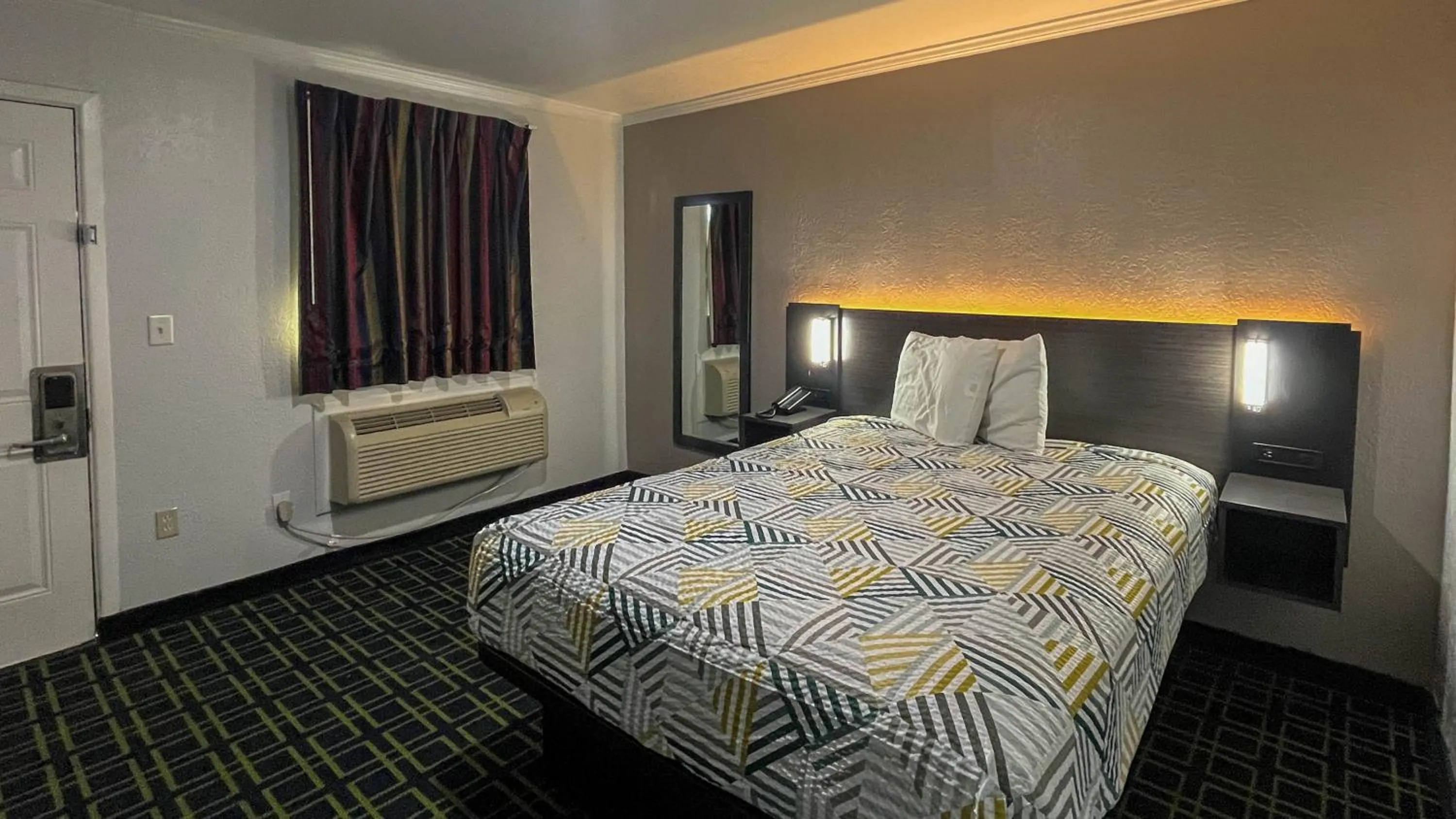 Bed in Motel 6 - Lamesa, TX