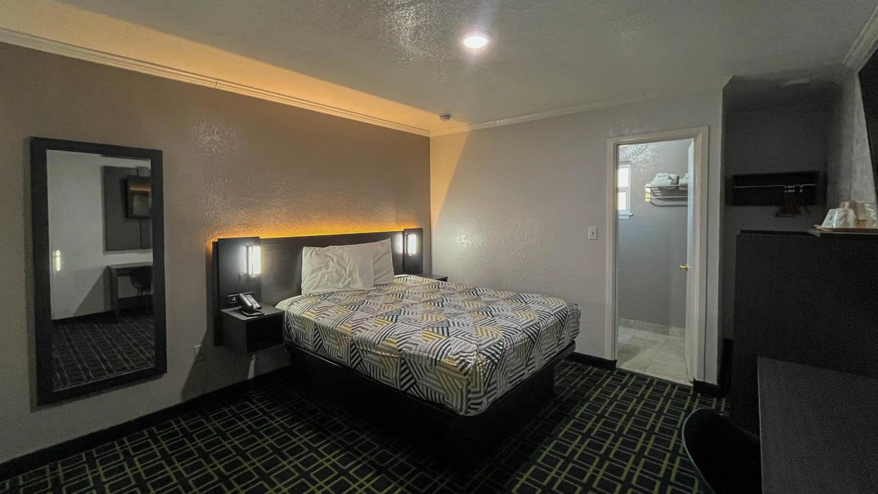 Bed in Motel 6 - Lamesa, TX