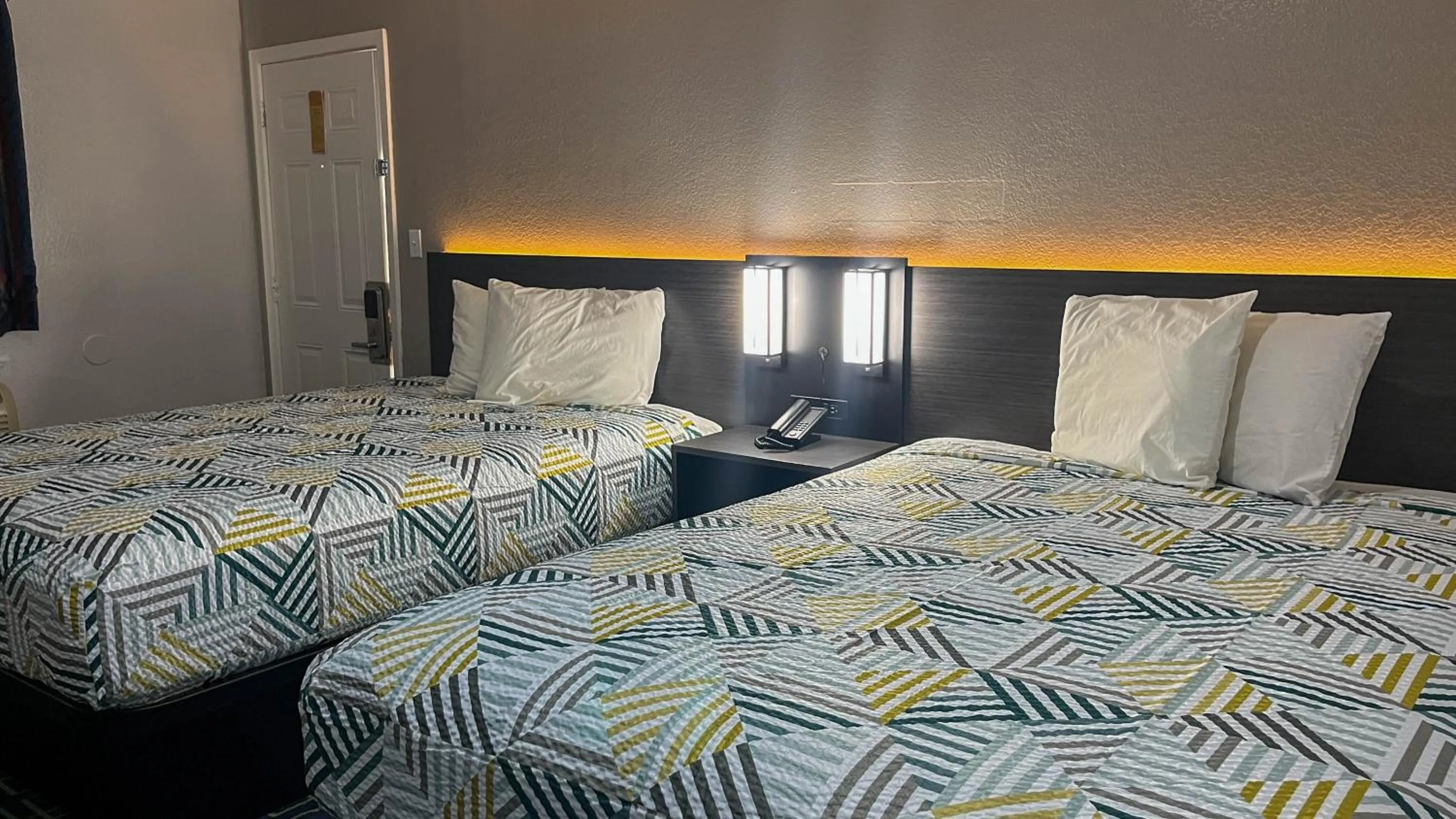 Bed in Motel 6 - Lamesa, TX