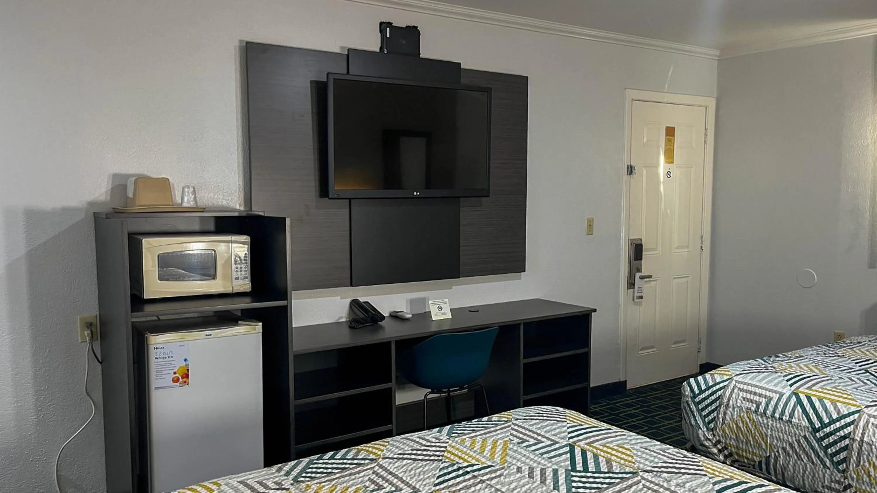 Bed in Motel 6 - Lamesa, TX