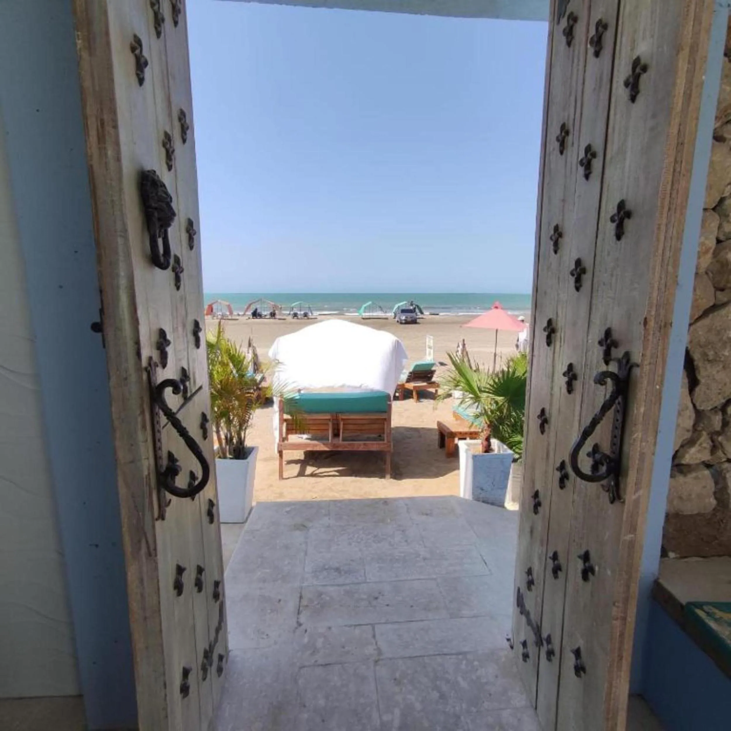 Beach in Open Sea Hotel Cartagena - Frente al mar