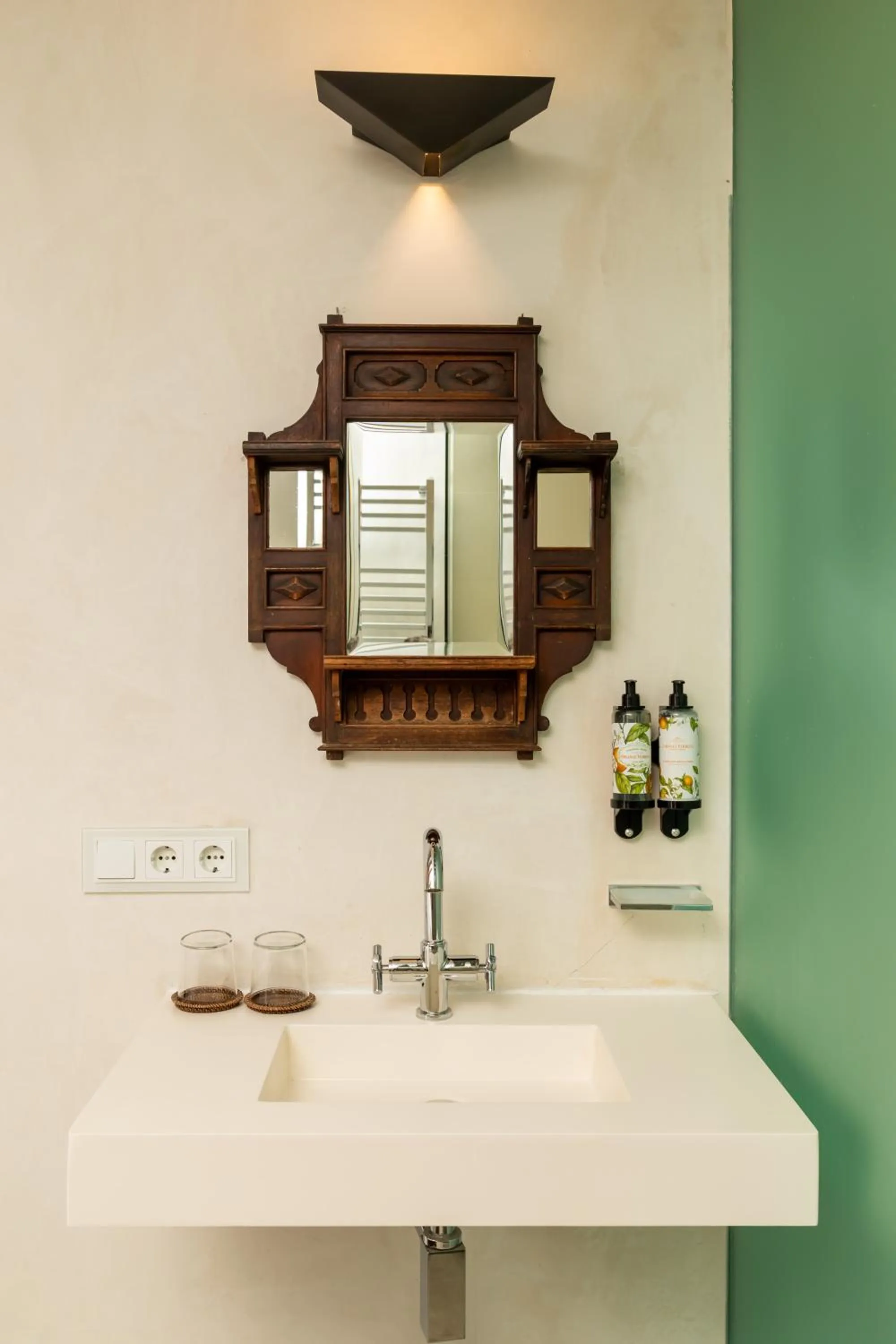 Bathroom in Hotel Boutique V - by Grupo Tribu