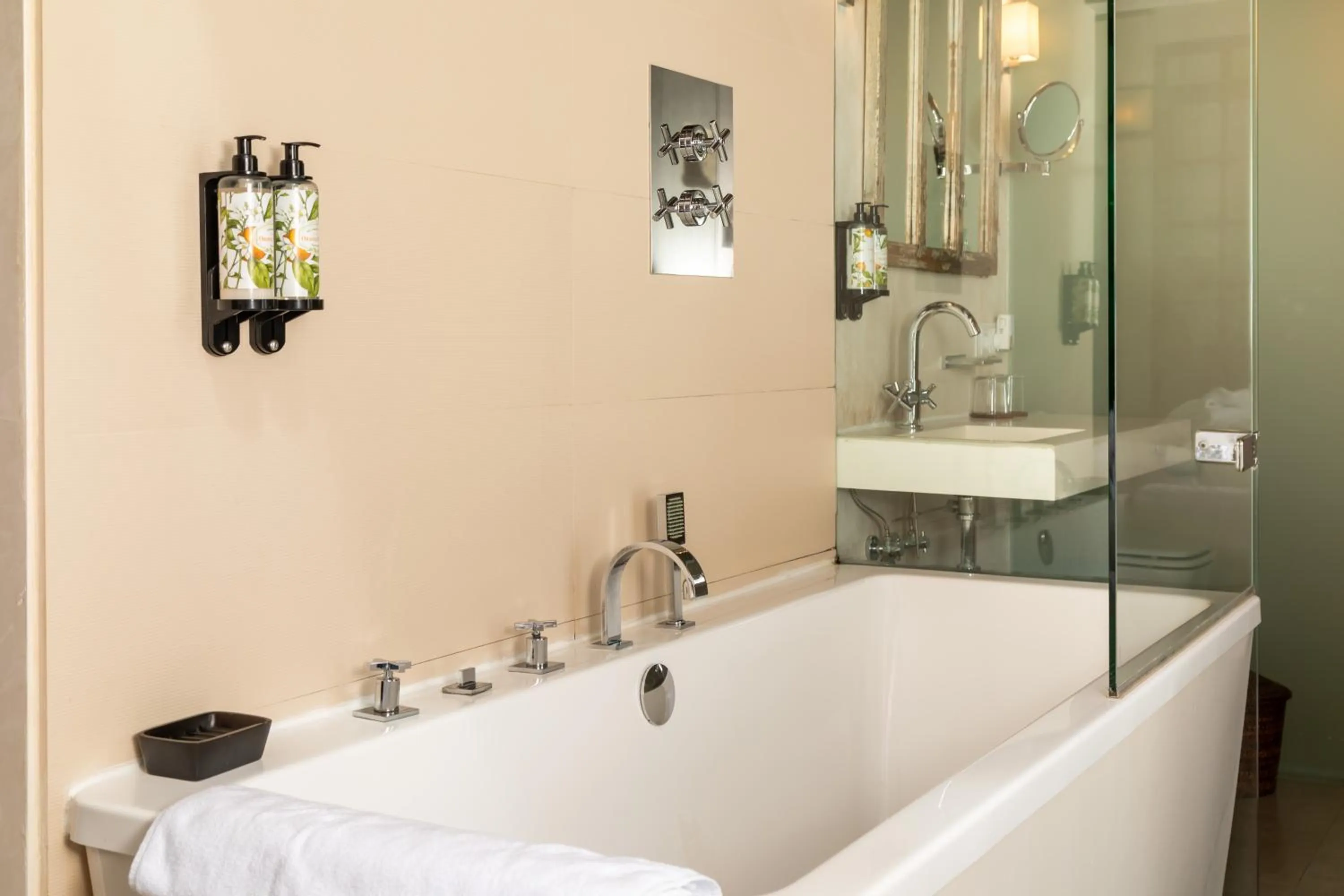 Bathroom in Hotel Boutique V - by Grupo Tribu