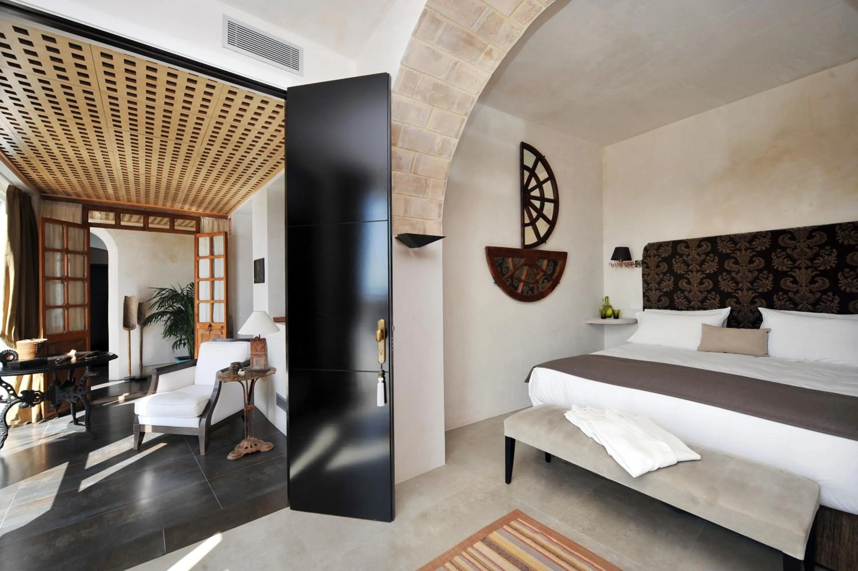 Photo of the whole room, Bed in Hotel Boutique V - by Grupo Tribu