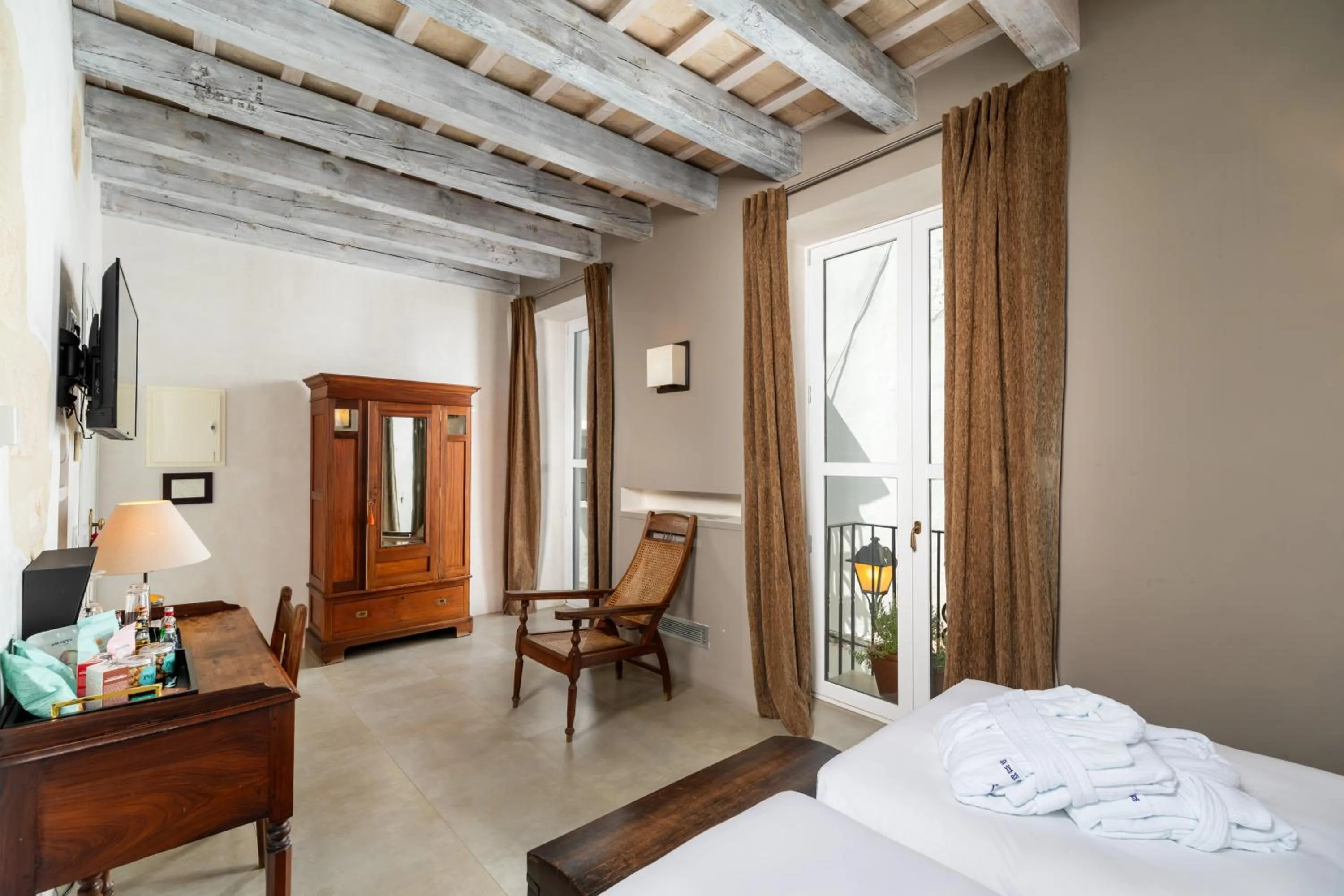 Living room, Bed in Hotel Boutique V - by Grupo Tribu