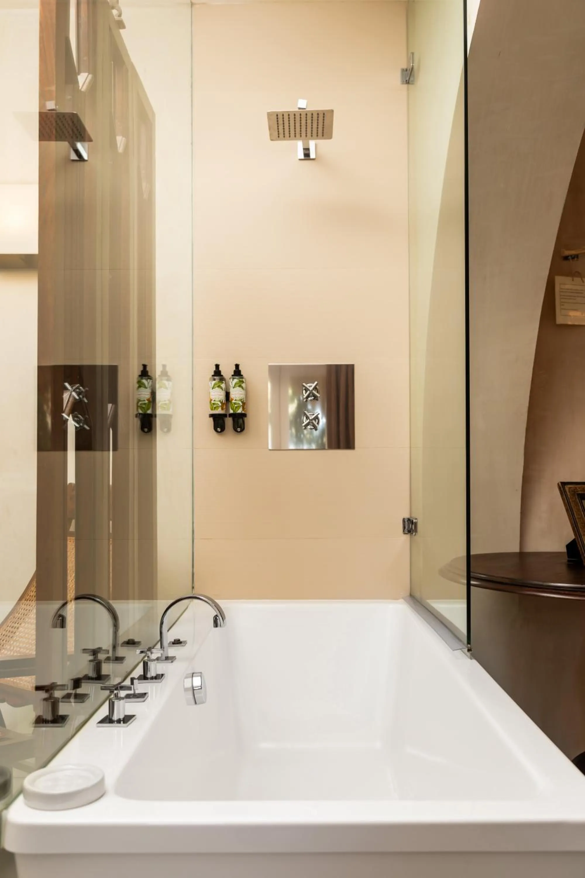 Bathroom in Hotel Boutique V - by Grupo Tribu