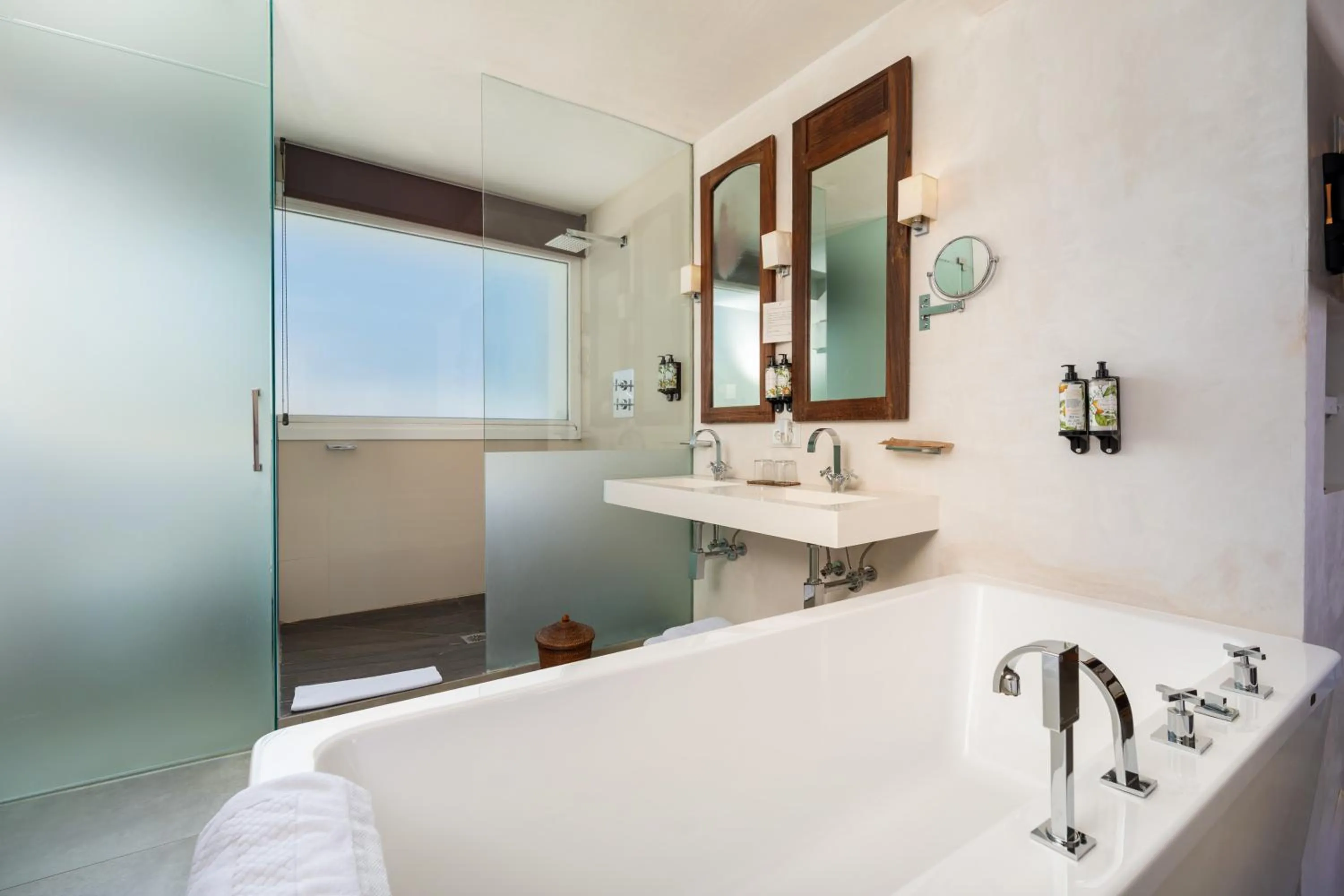 Bathroom in Hotel Boutique V - by Grupo Tribu