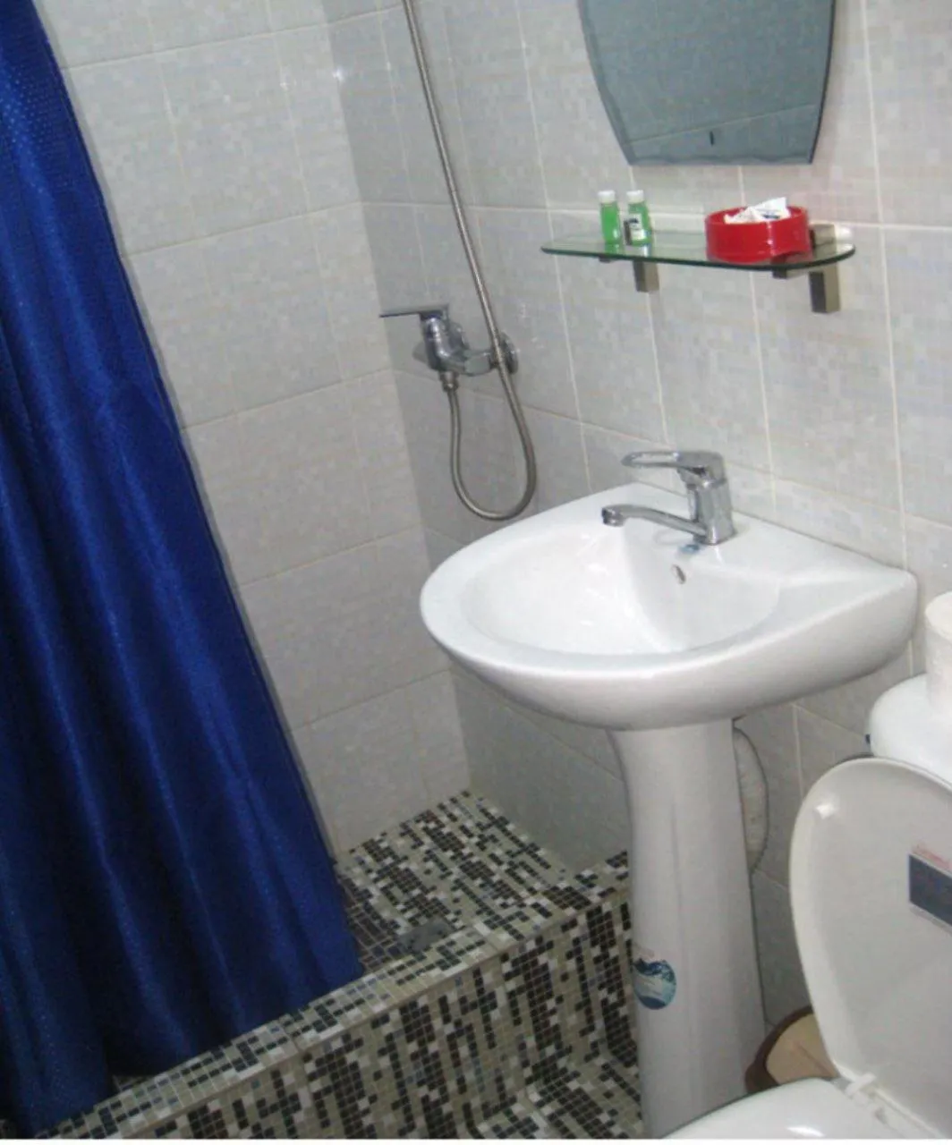 Shower in Hafiz Plaza Hotel