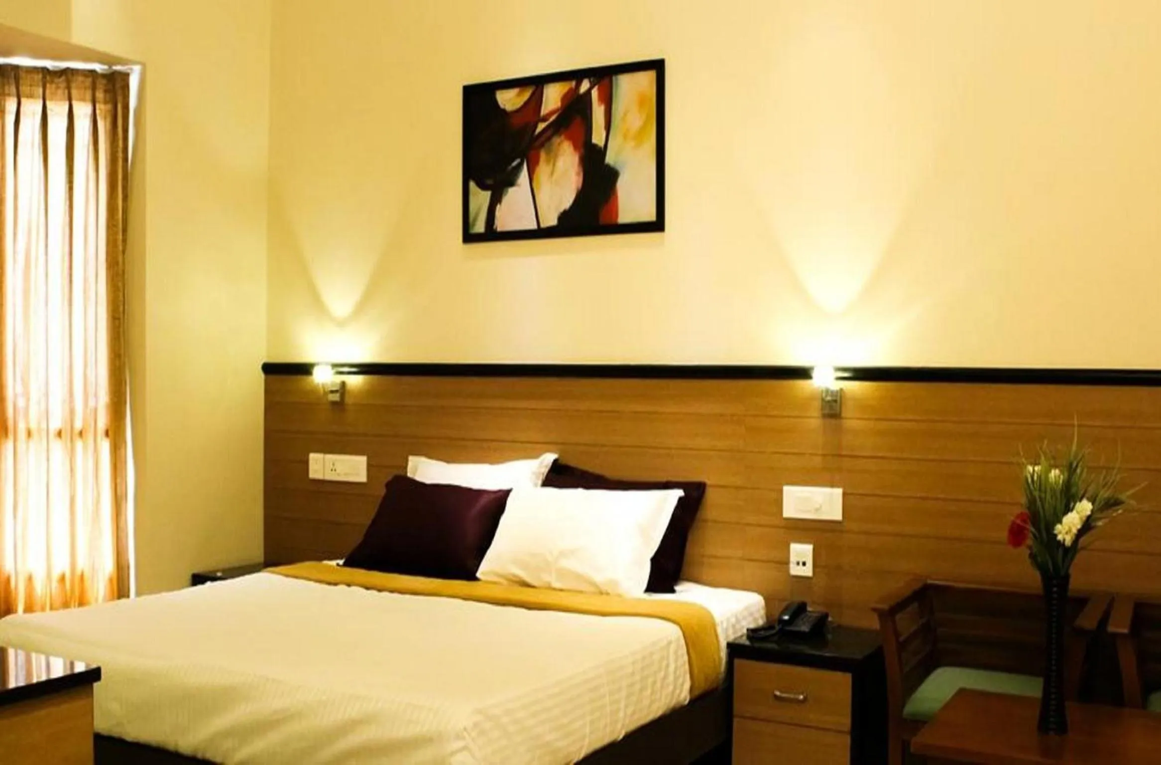 Photo of the whole room, Bed in Kohinoor Hotels