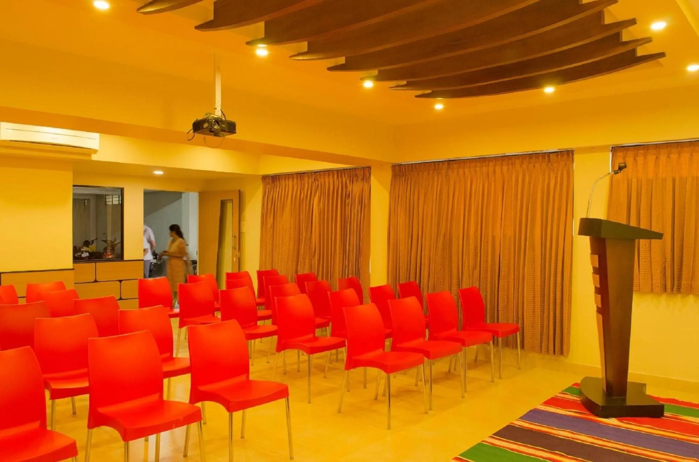 Business facilities in Kohinoor Hotels