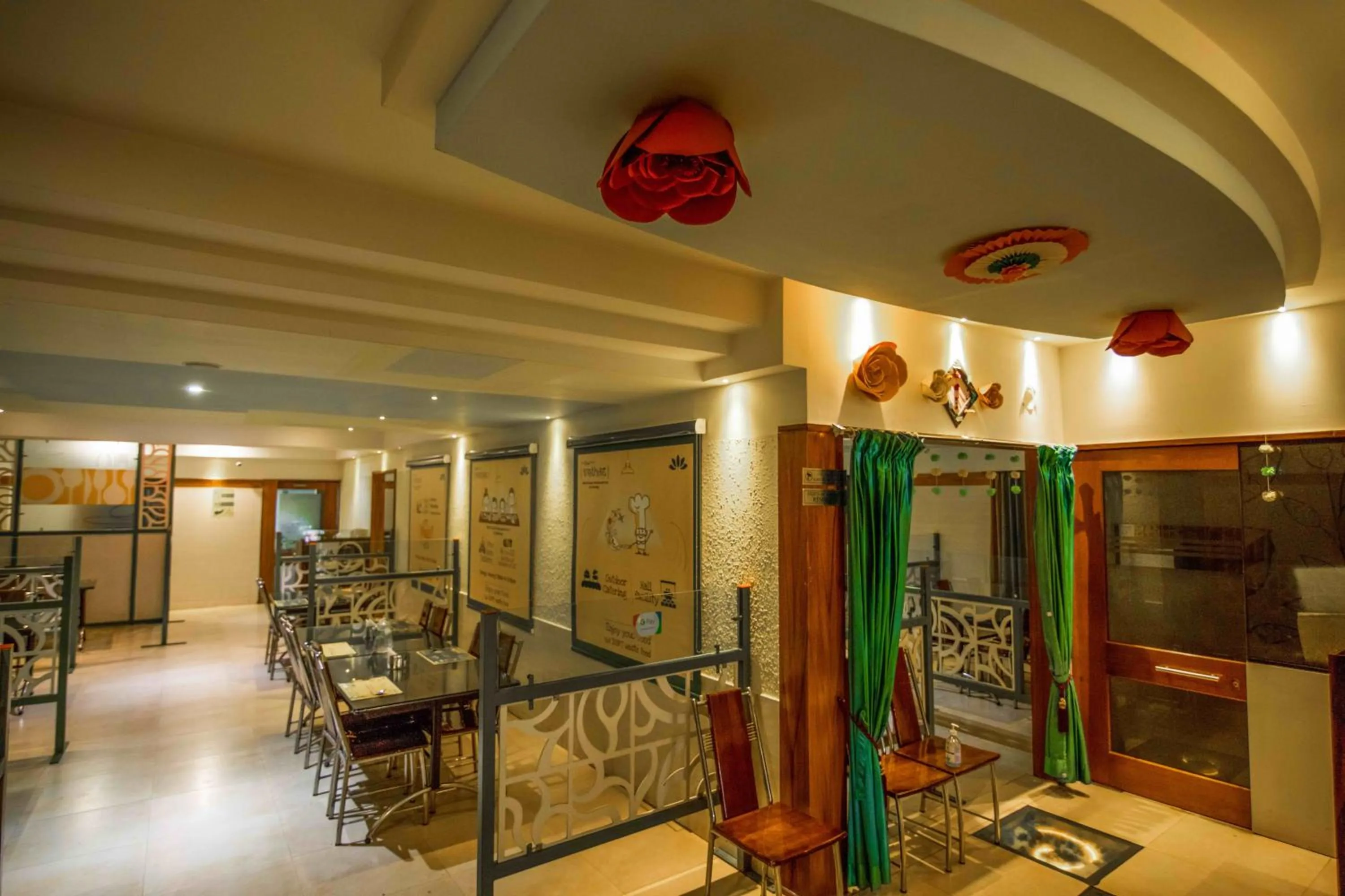Restaurant/places to eat in Kohinoor Hotels