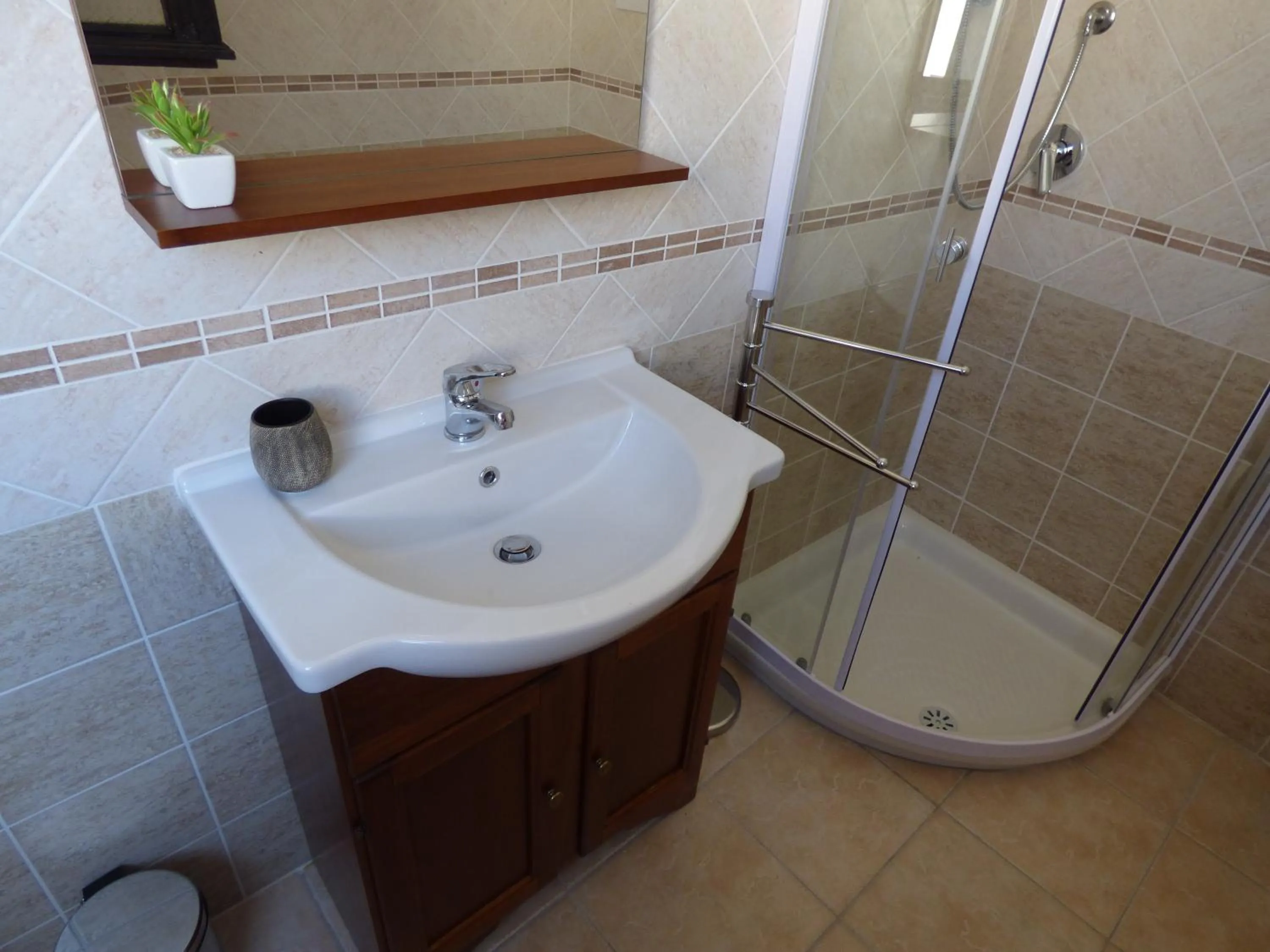 Shower in B&B Baia Turchese