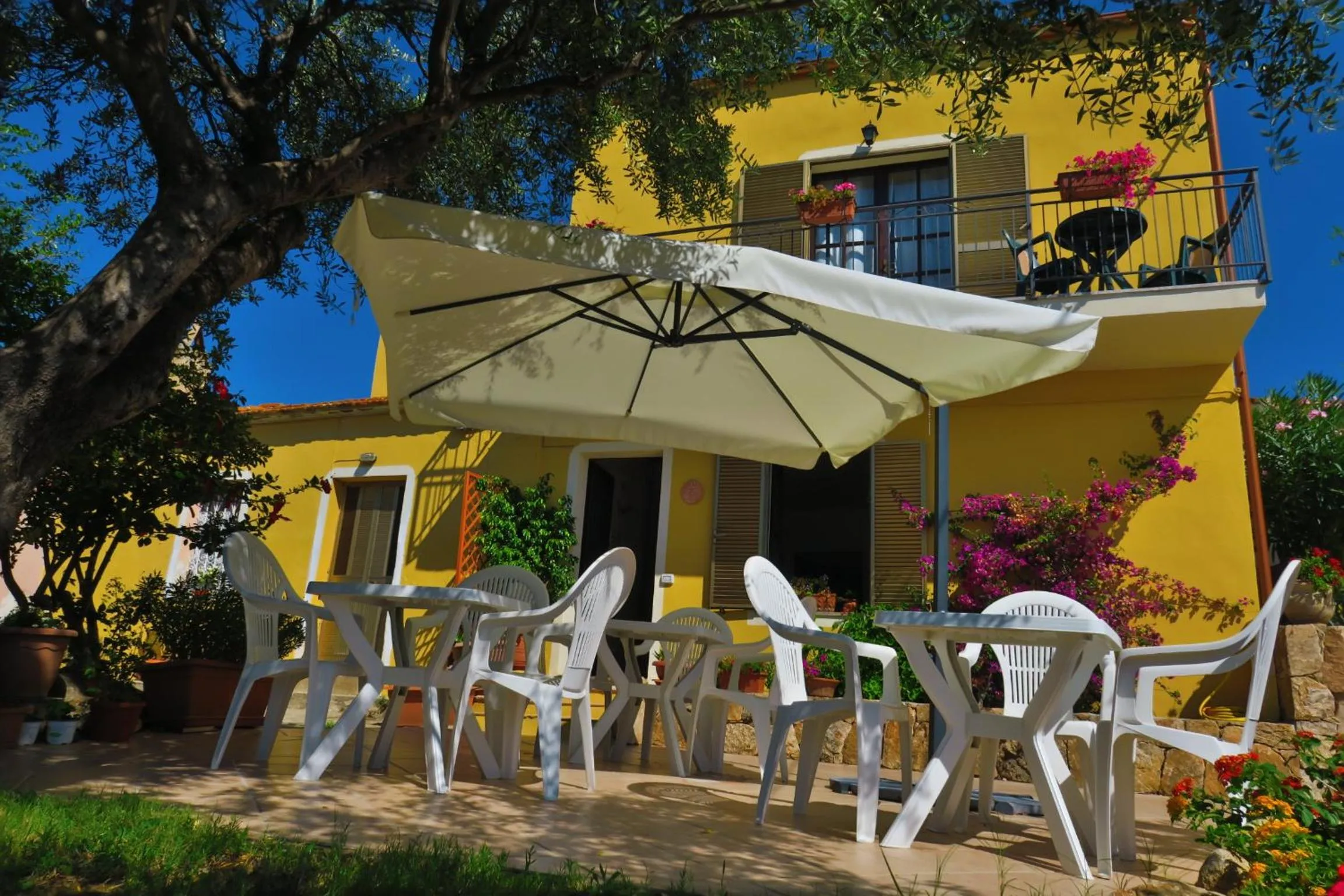 Facade/entrance in B&B Baia Turchese