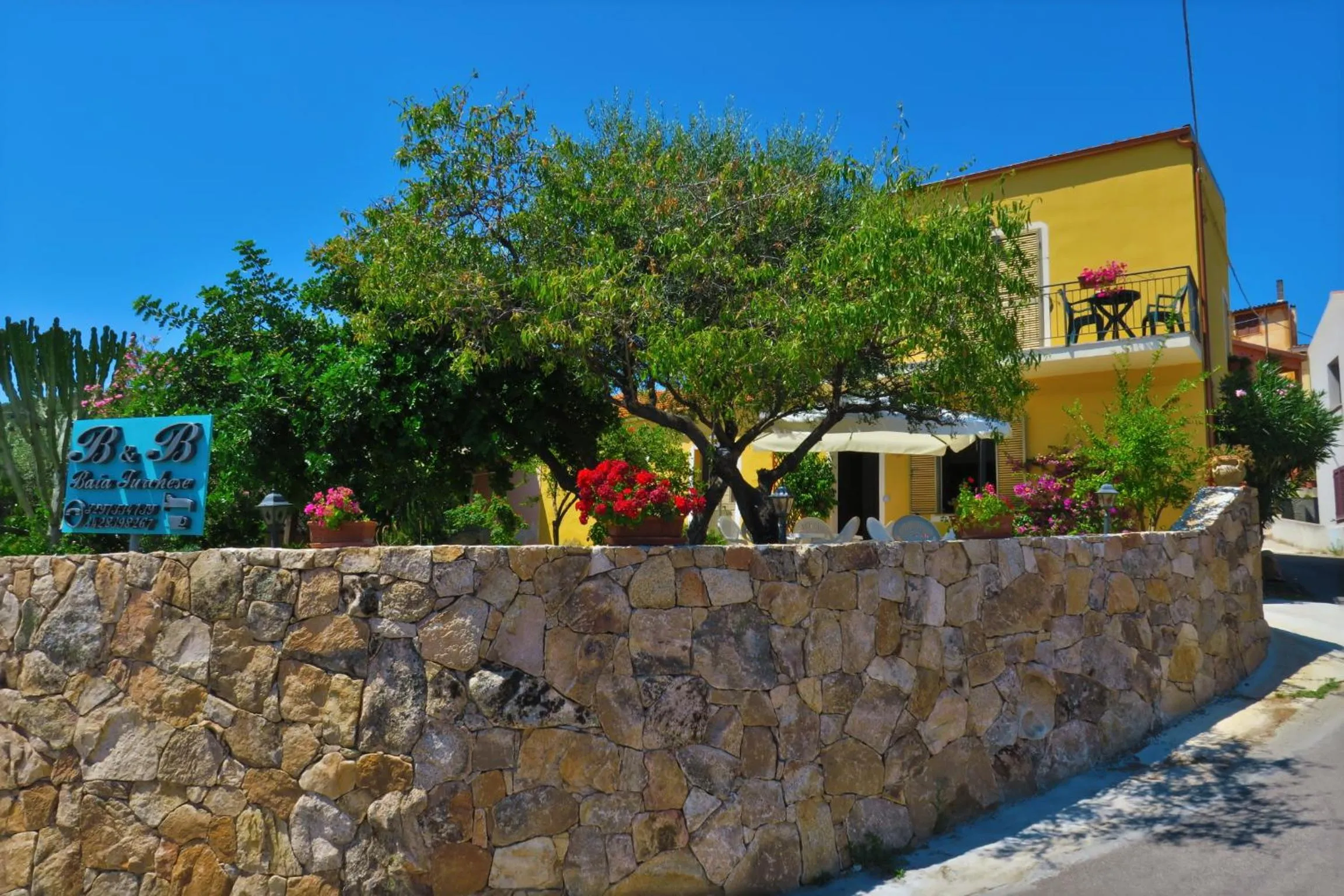 Facade/entrance in B&B Baia Turchese