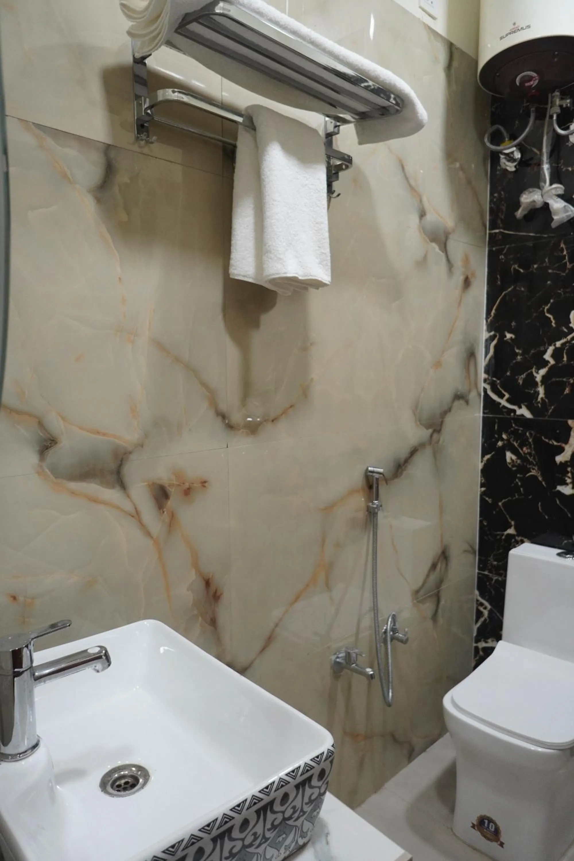 Hotel Relax Suites FNG Expresway 63 Noida