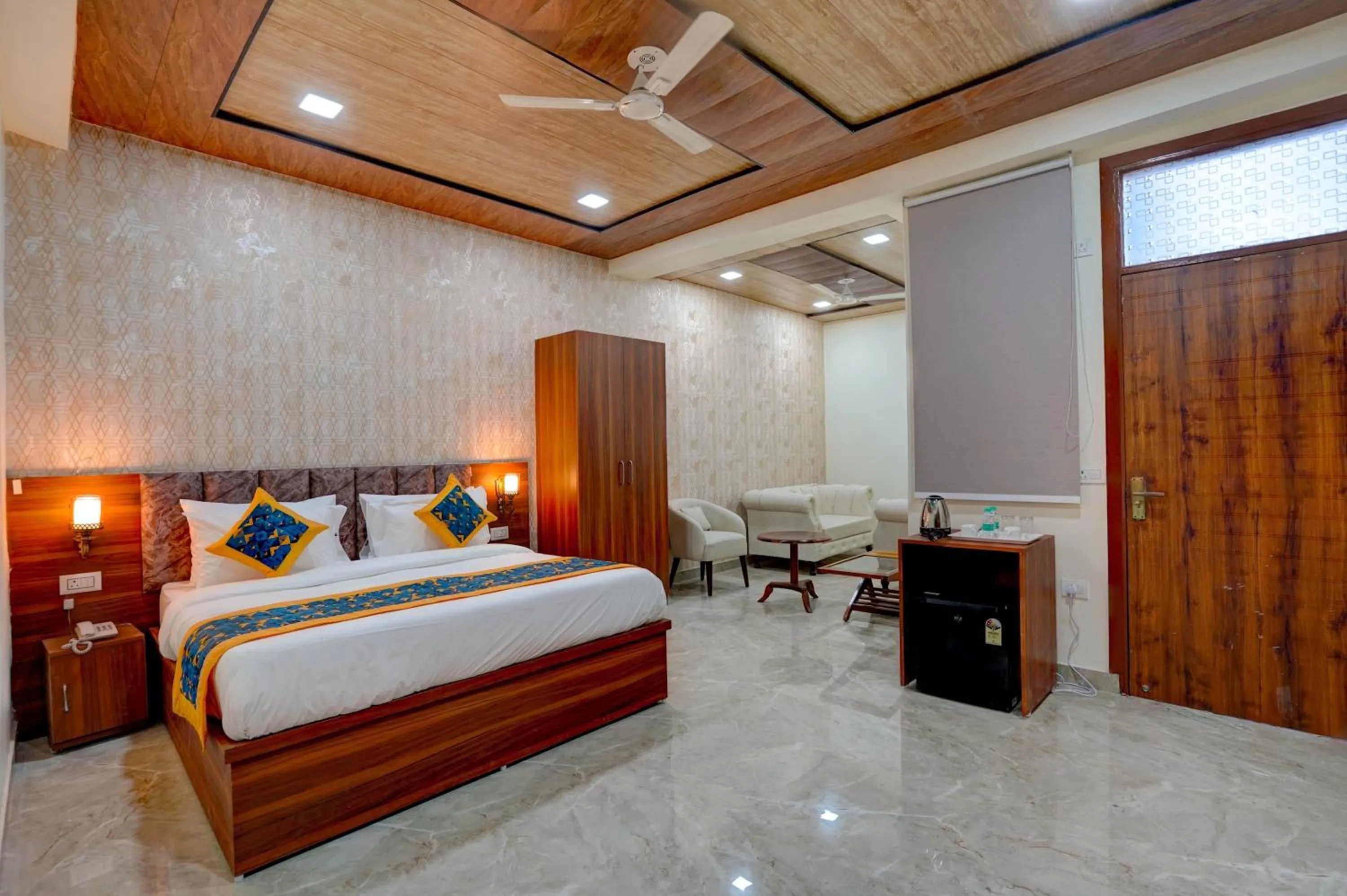 Coffee/tea facilities, Bed in Hotel Relax Suites FNG Expresway 63 Noida