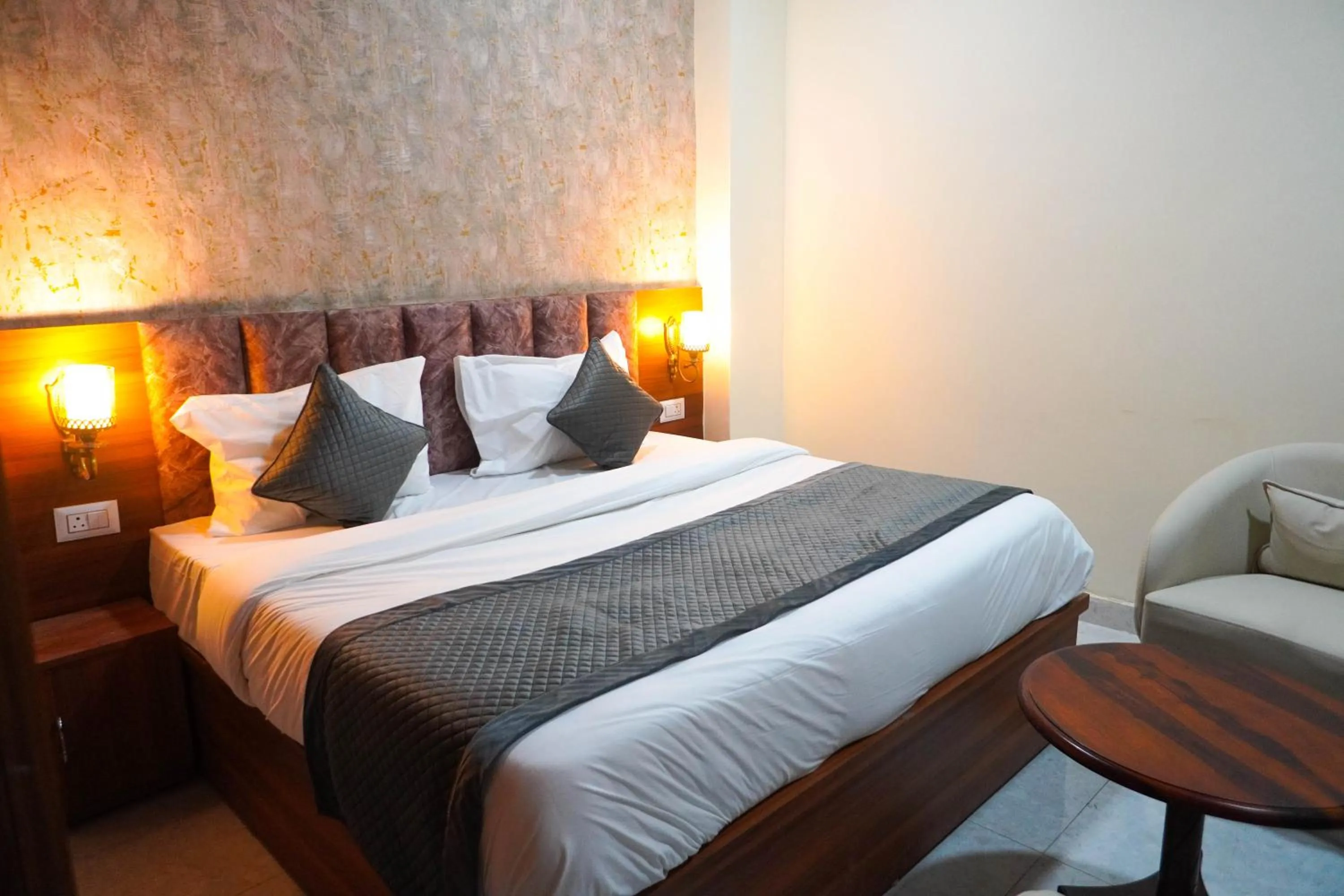 Bedroom, Bed in Hotel Relax Suites FNG Expresway 63 Noida