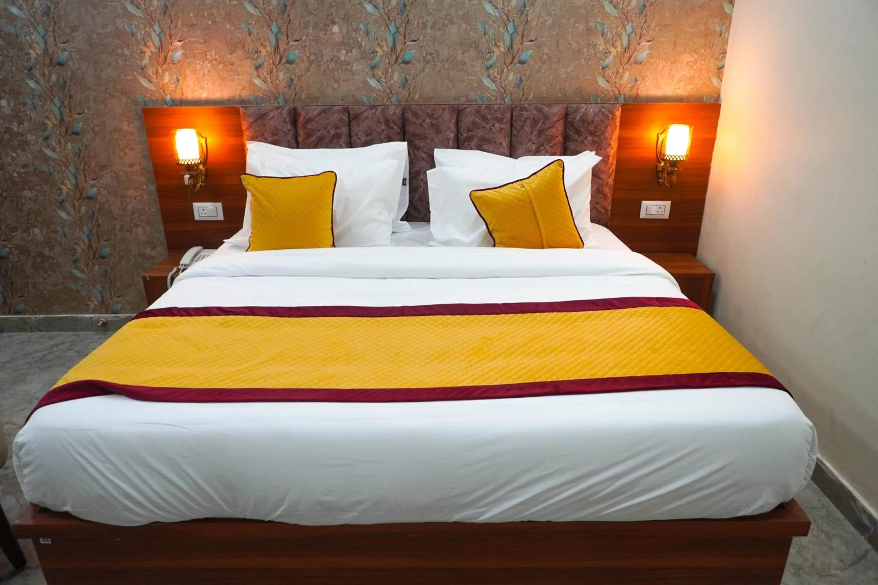Bed in Hotel Relax Suites FNG Expresway 63 Noida