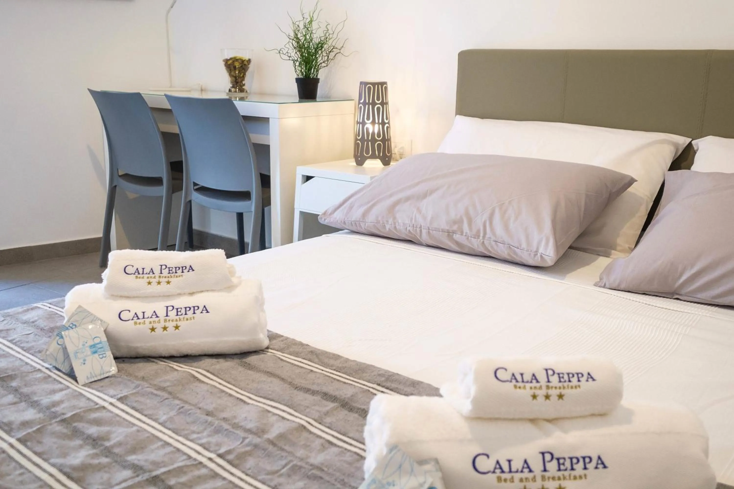 Bed in B&B Cala Peppa