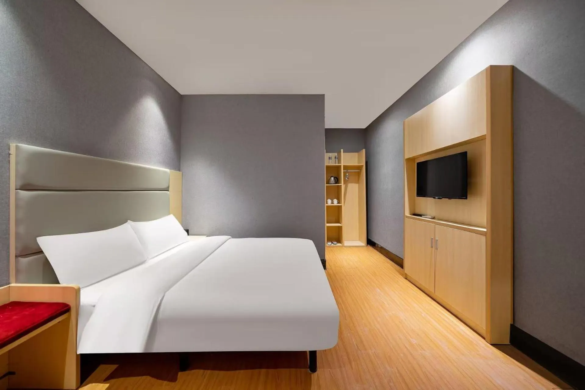 Photo of the whole room, Bed in Lechao Select Hotel Tianshan Road Weining Road Subway Station Branch