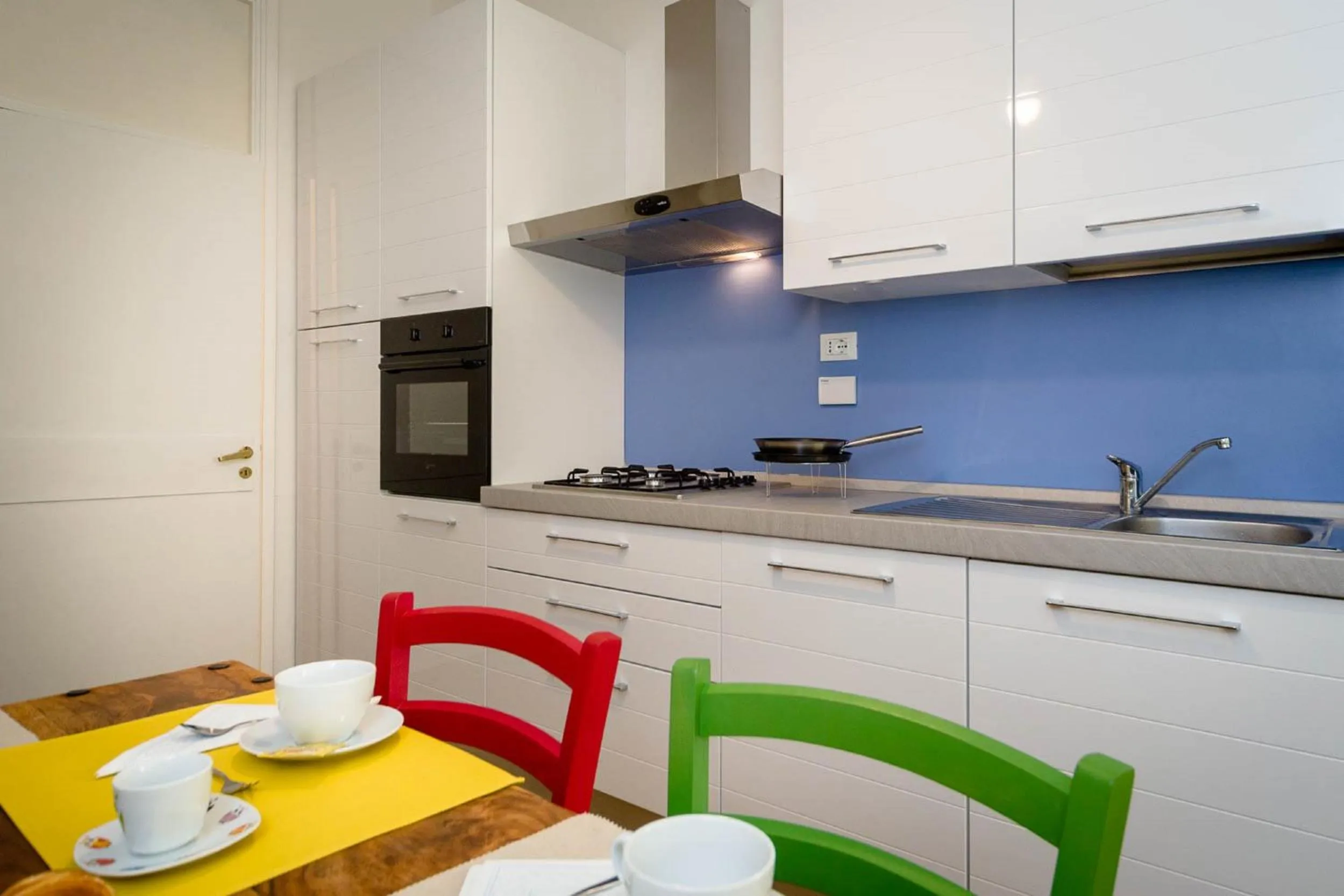 Communal kitchen in B&B I Portici Di Sottoripa