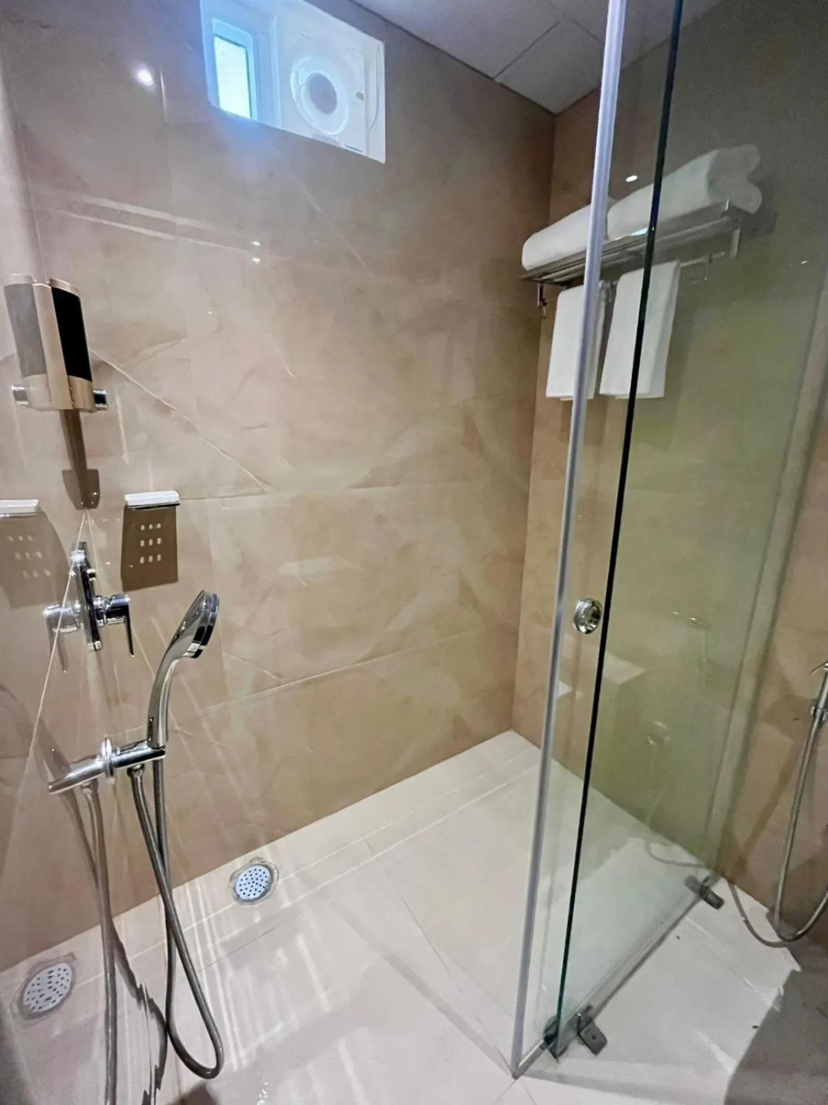 Hotel Grand Continent Premiere, Banjara Hills, Hyderabad