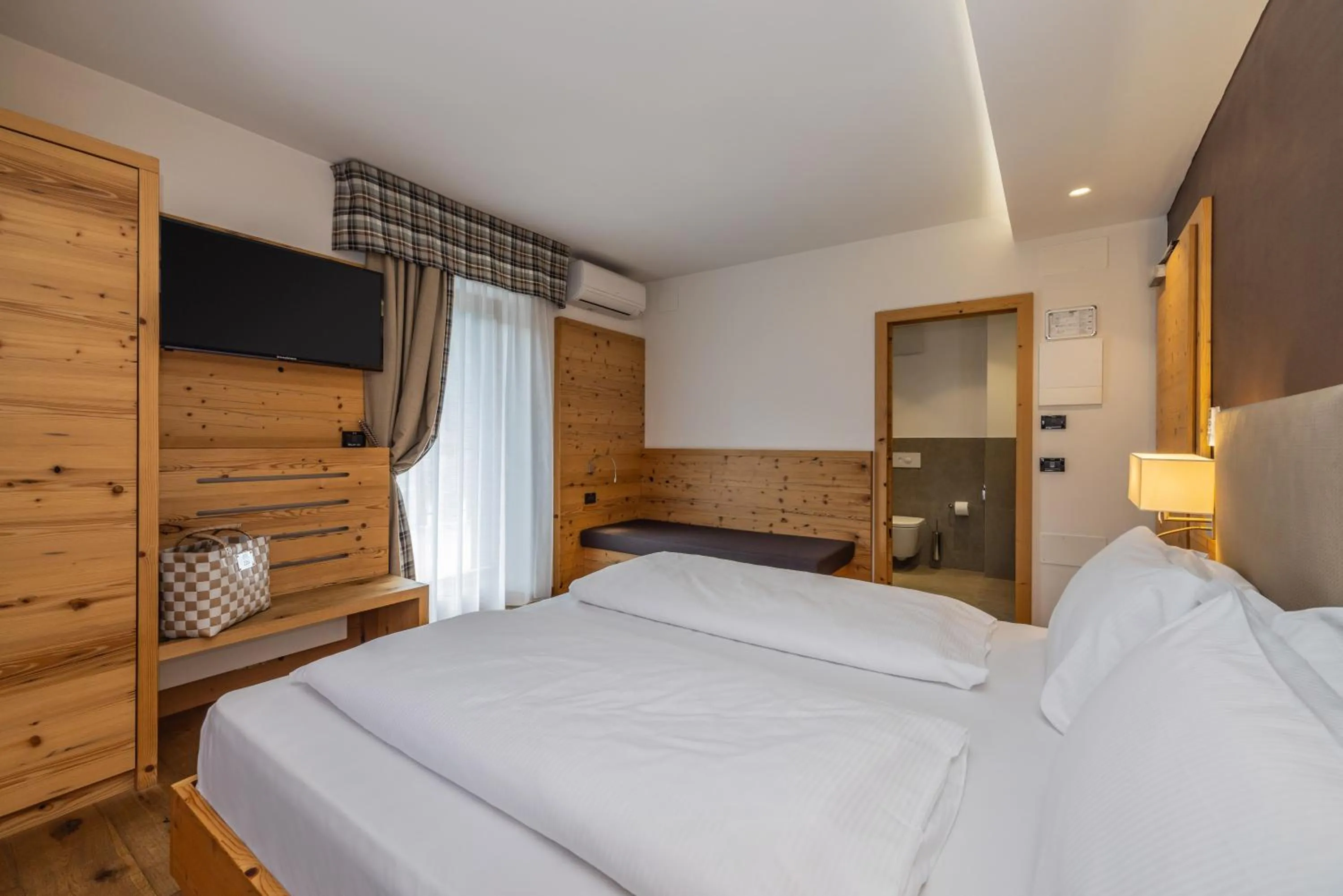 Bed in Hotel Ravelli Luxury Spa