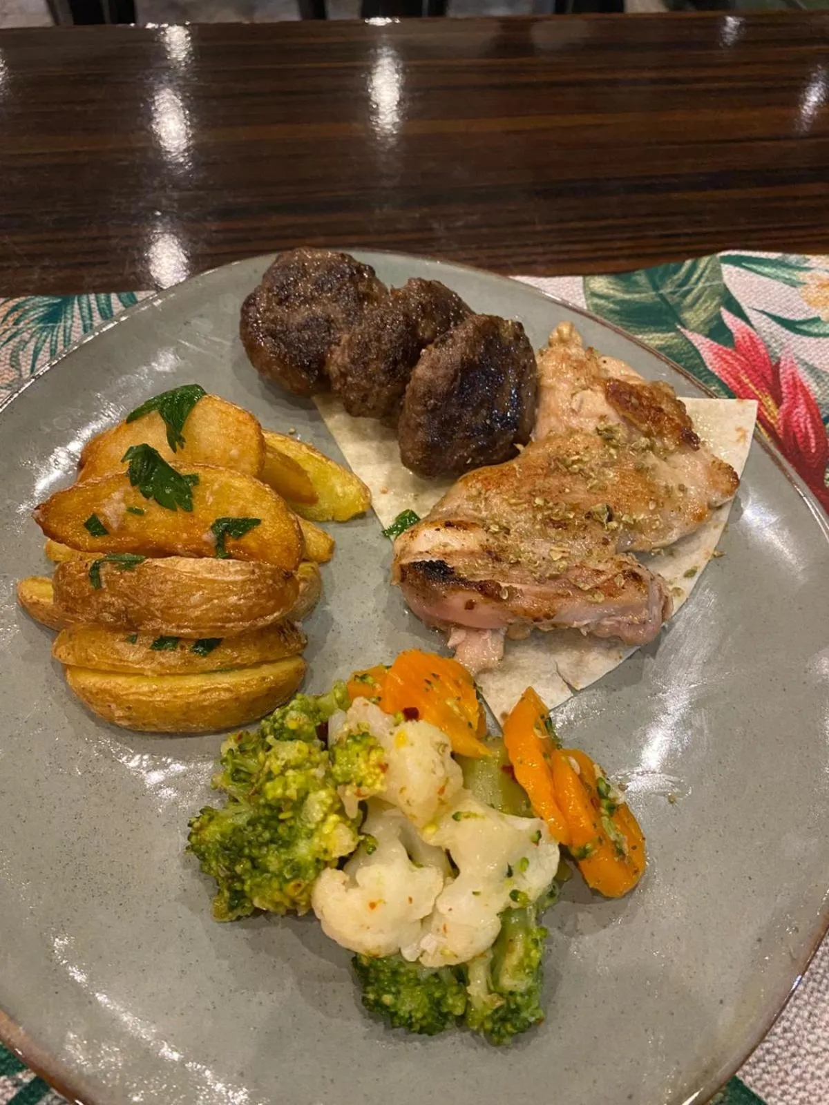 Restaurant/places to eat in Hotel Milestone1915