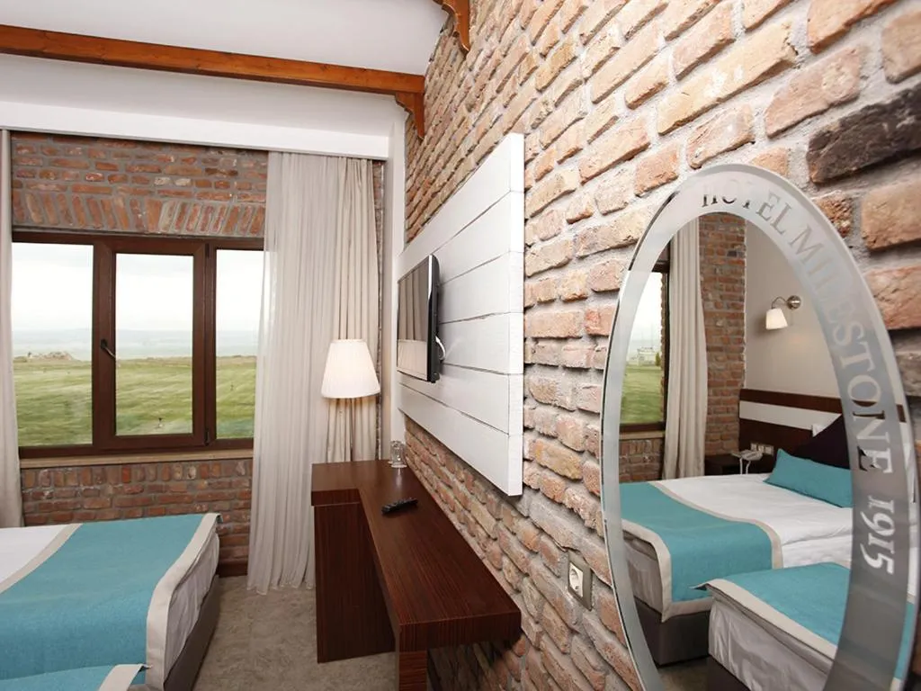 Bed in Hotel Milestone1915