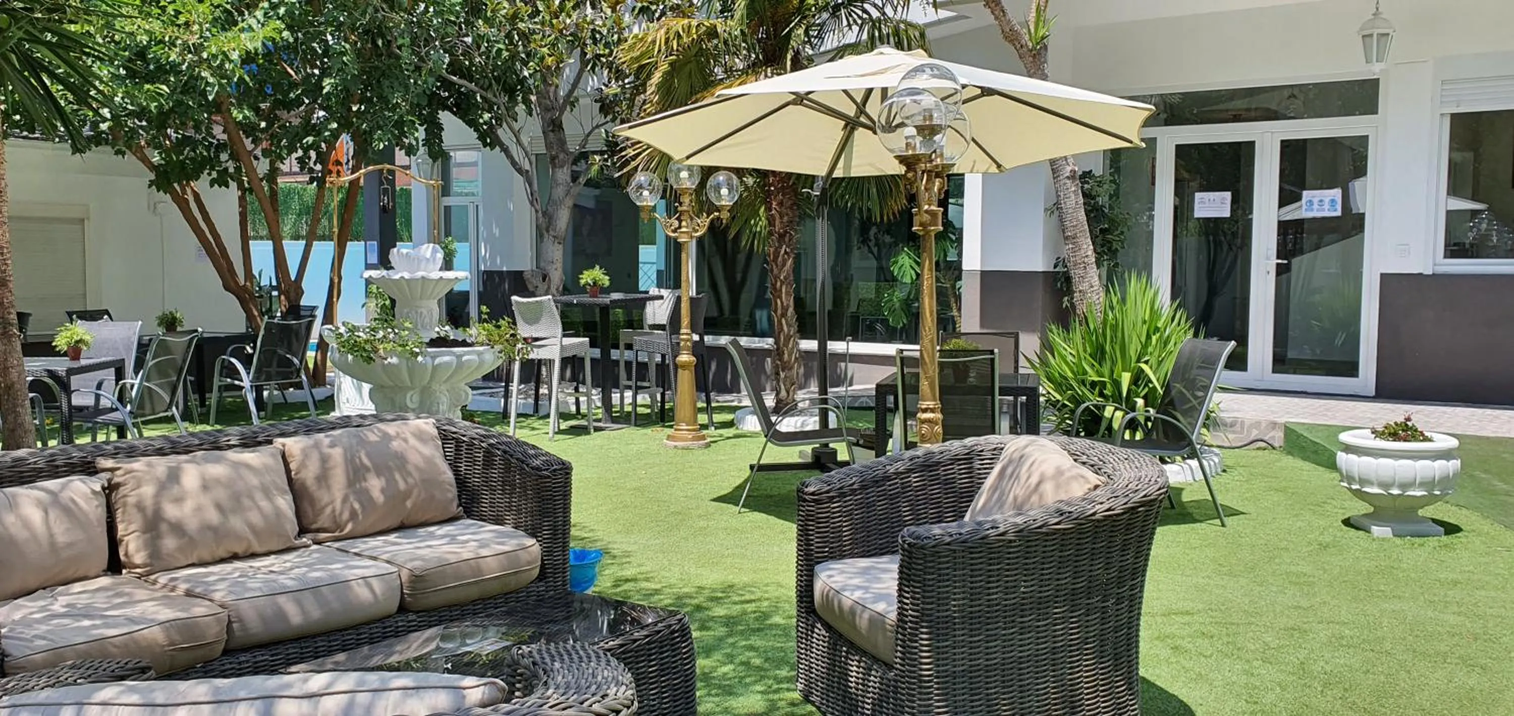 Patio in Hostal Escala Suites