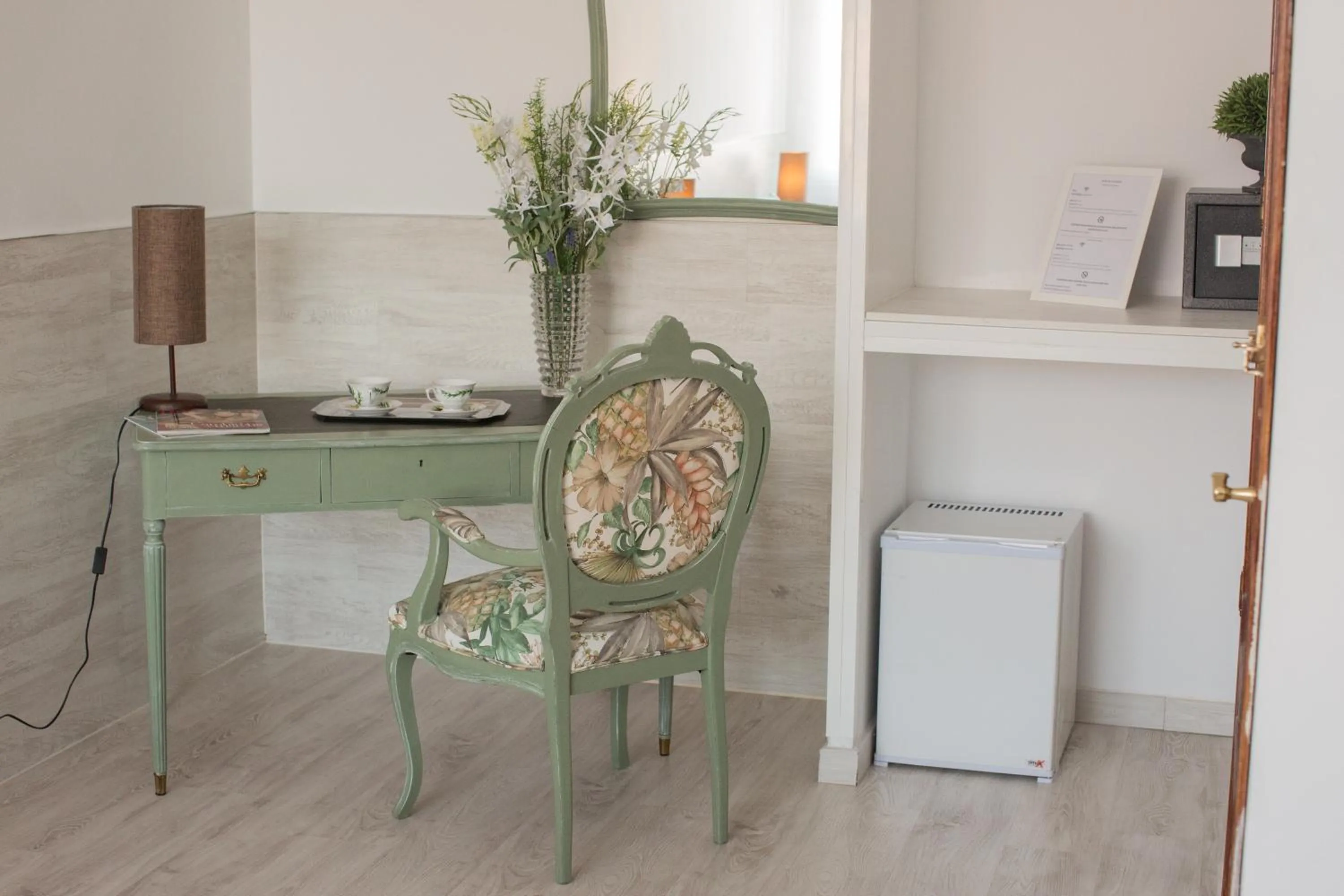 Decorative detail in Hostal Escala Suites