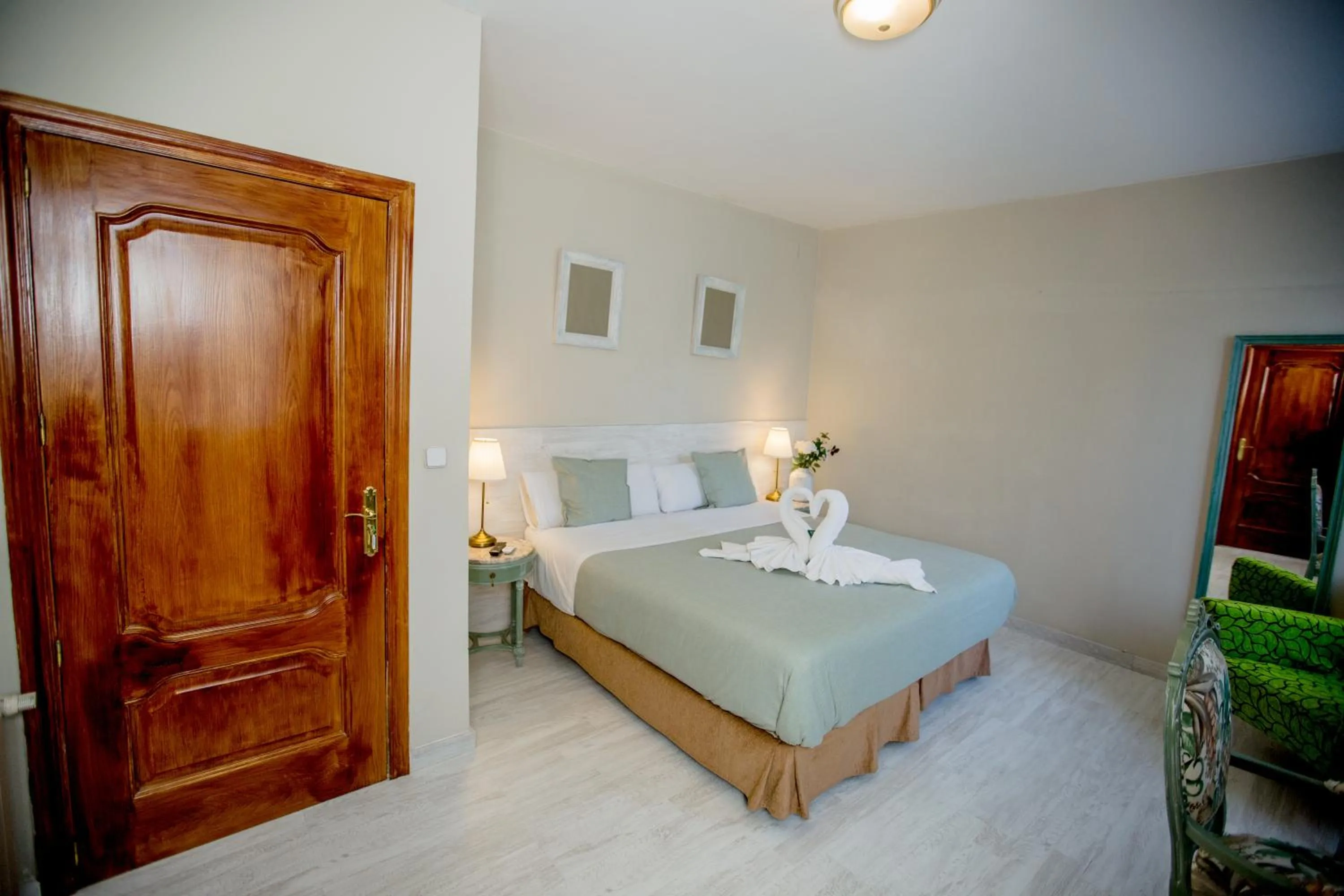 Bed in Hostal Escala Suites