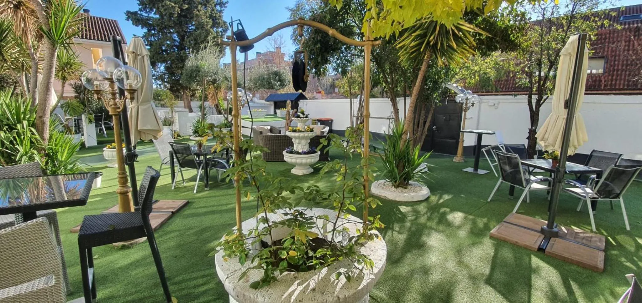 Patio in Hostal Escala Suites