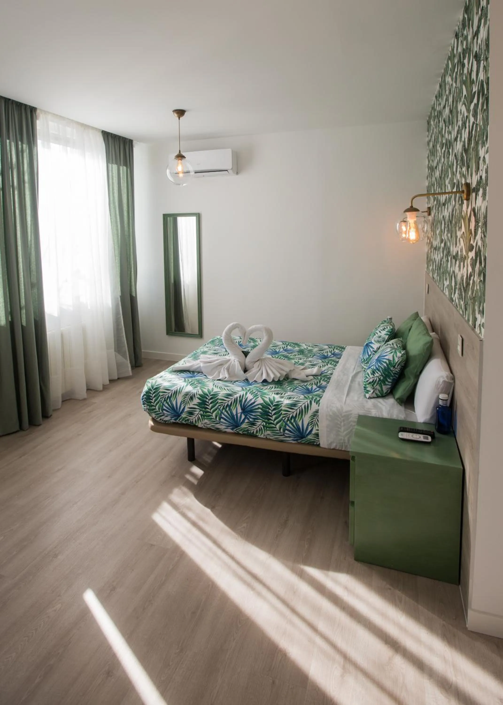 Photo of the whole room, Bed in Hostal Escala Suites