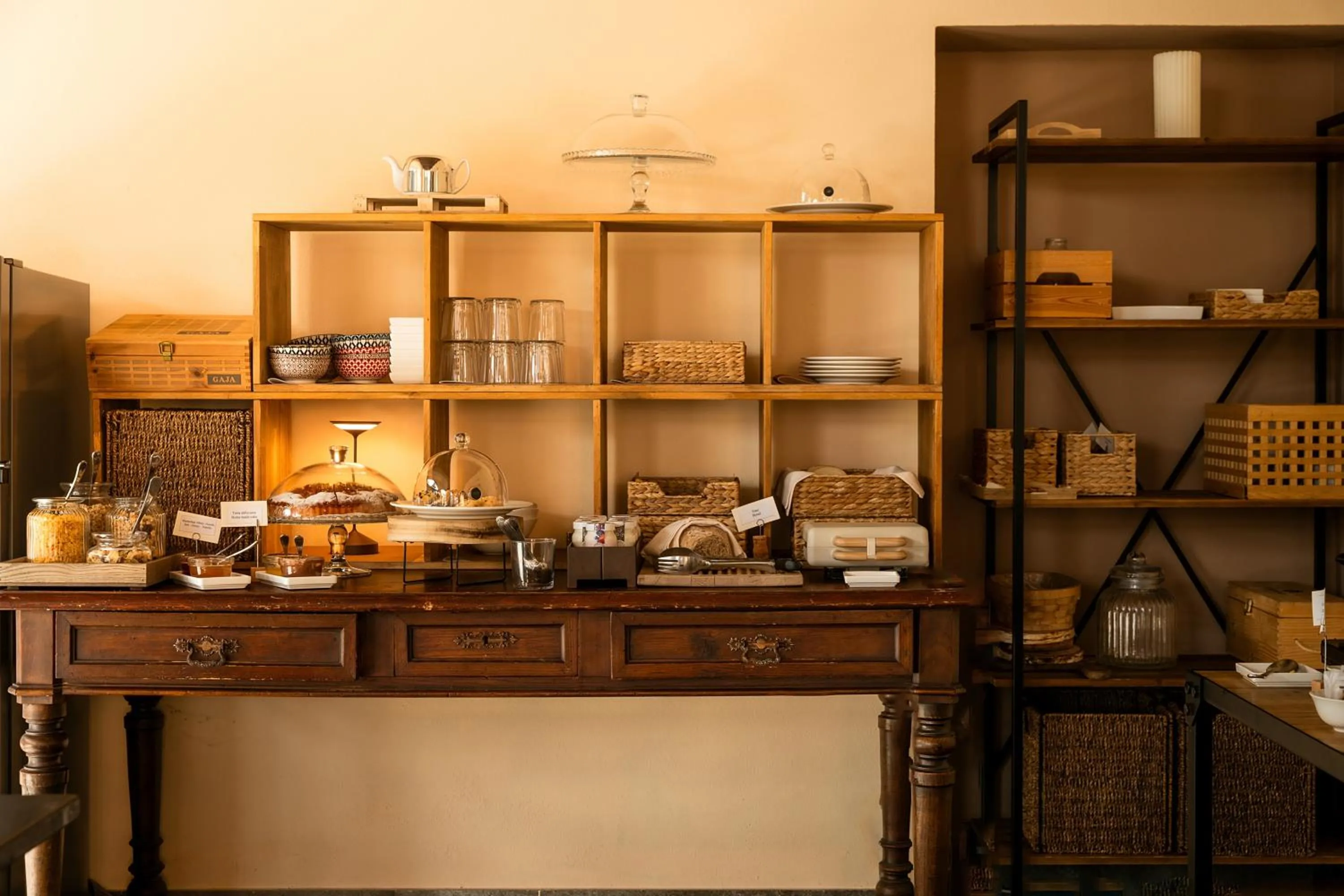 Restaurant/places to eat in Equirelais