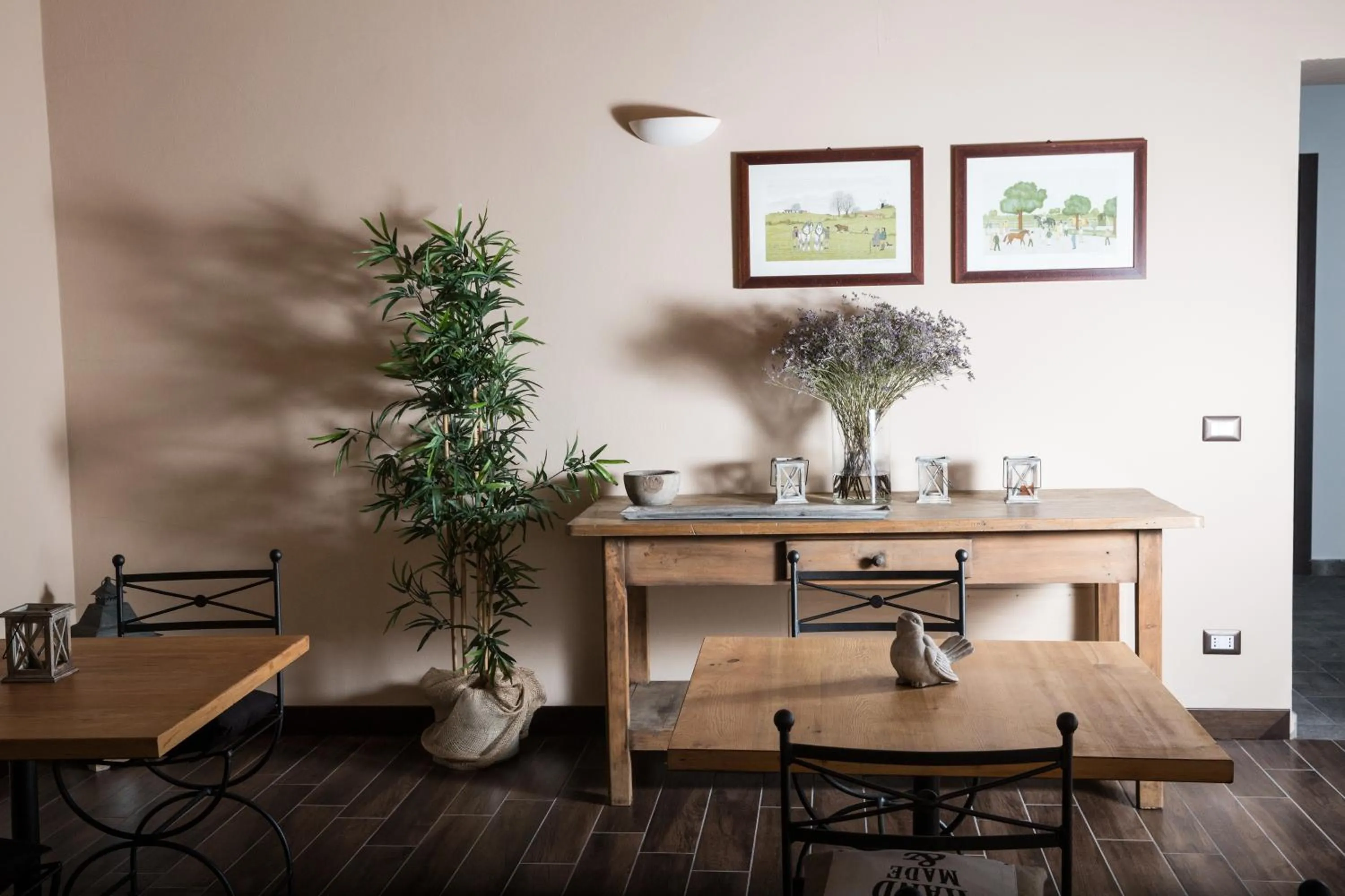 Banquet/Function facilities in Equirelais