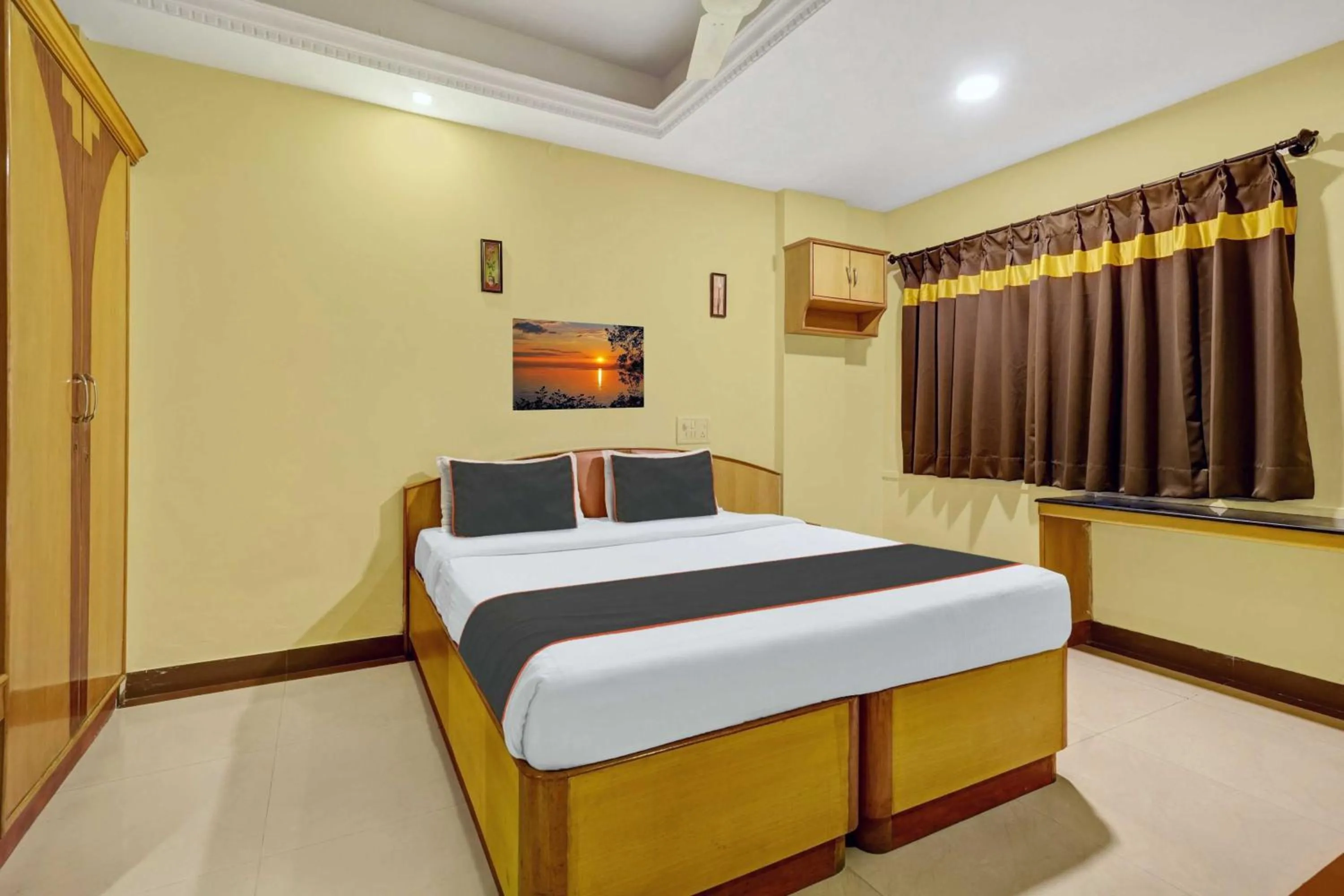 Bedroom, Bed in Hotel O Bangalore Royal Meenakshi Mall