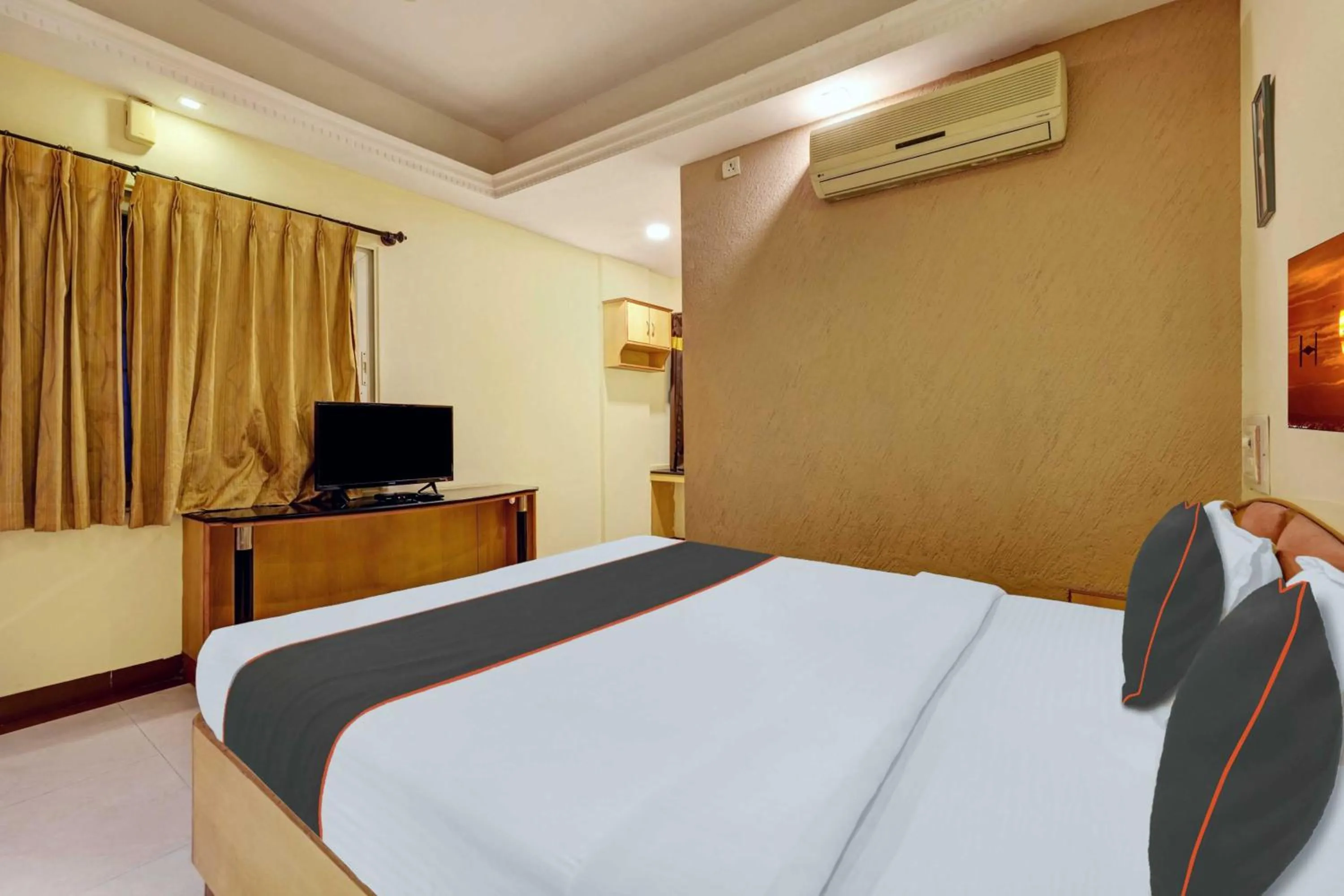 Bedroom, Bed in Hotel O Bangalore Royal Meenakshi Mall