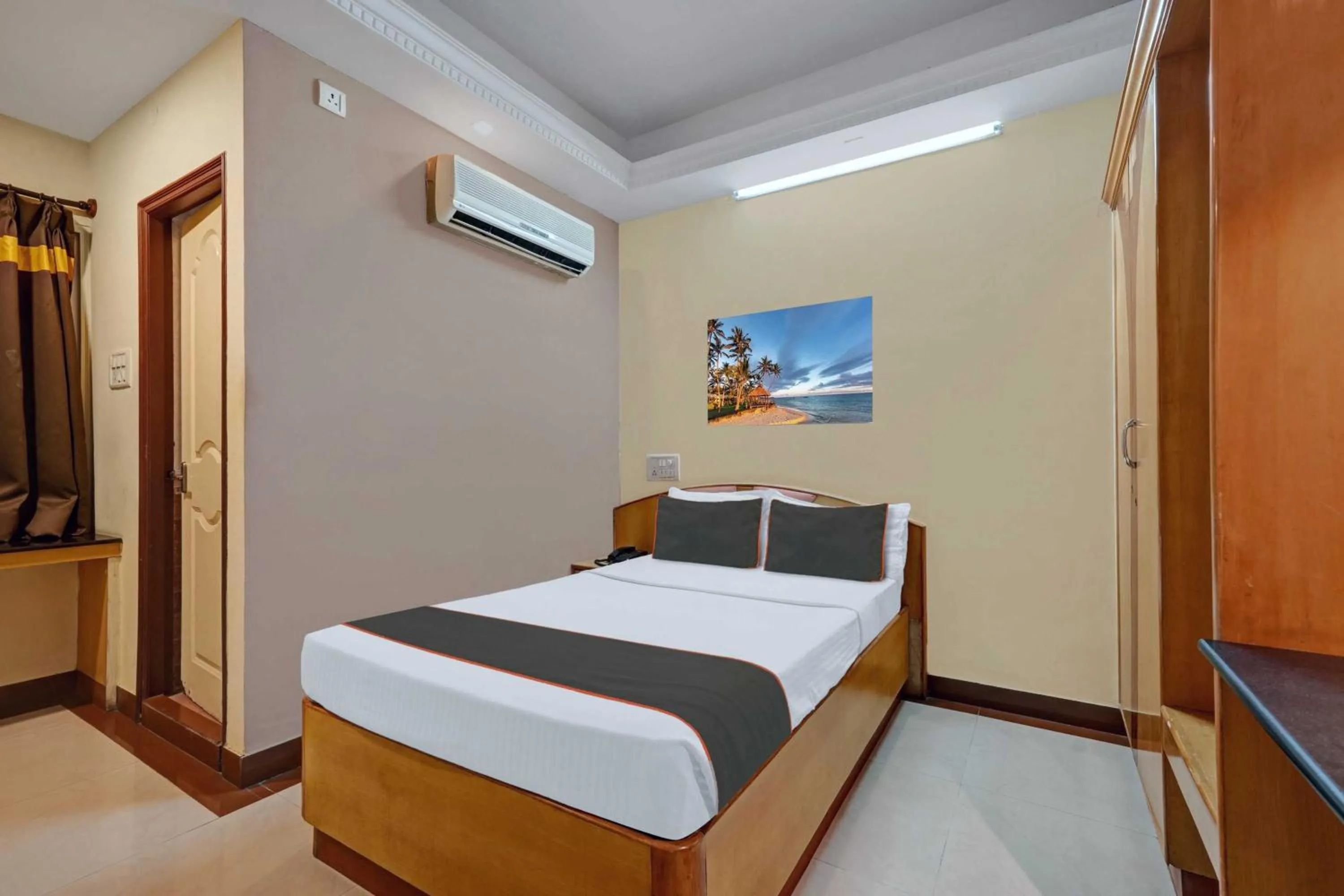 Bedroom, Bed in Hotel O Bangalore Royal Meenakshi Mall