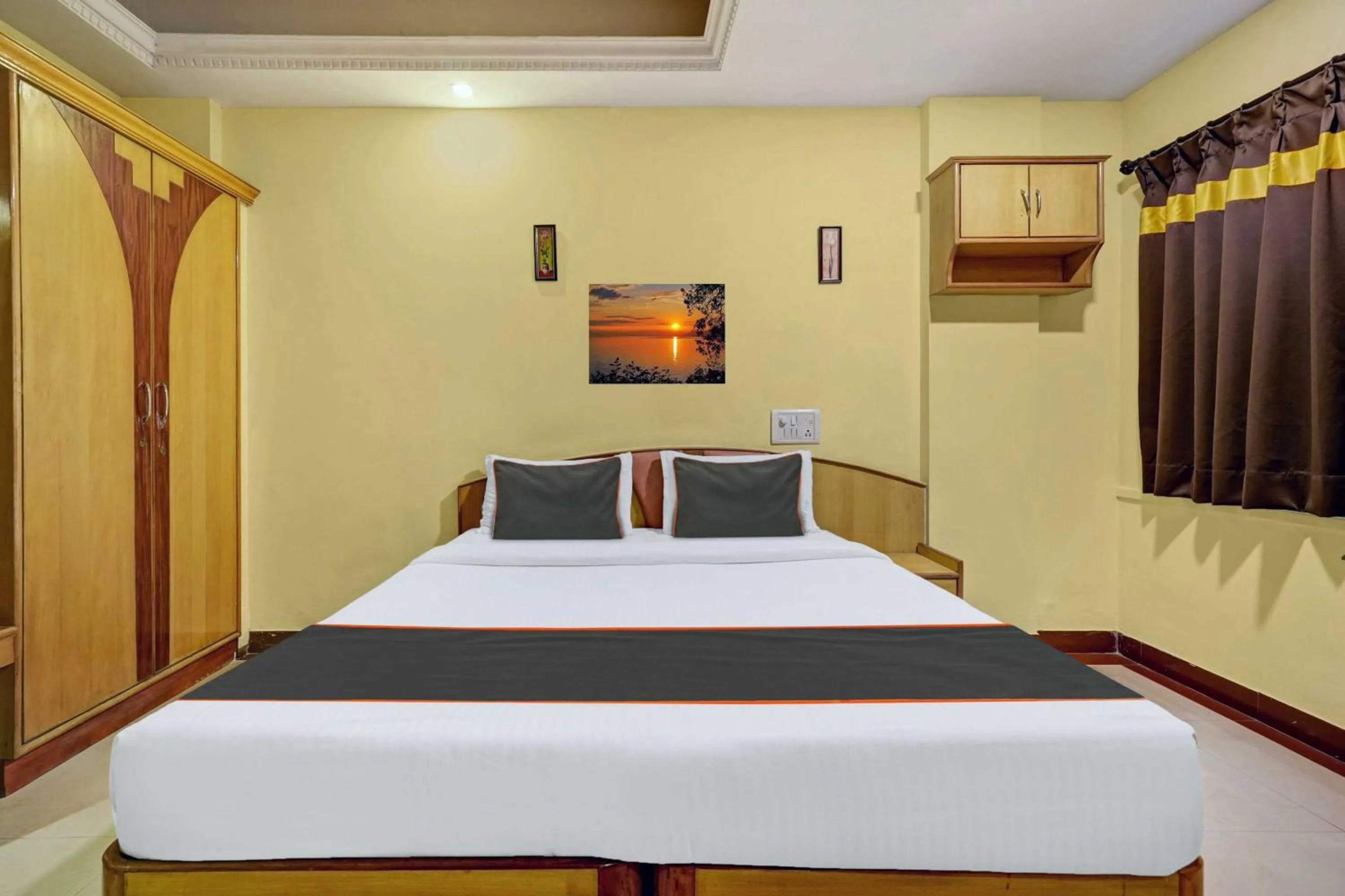 Bedroom, Bed in Hotel O Bangalore Royal Meenakshi Mall