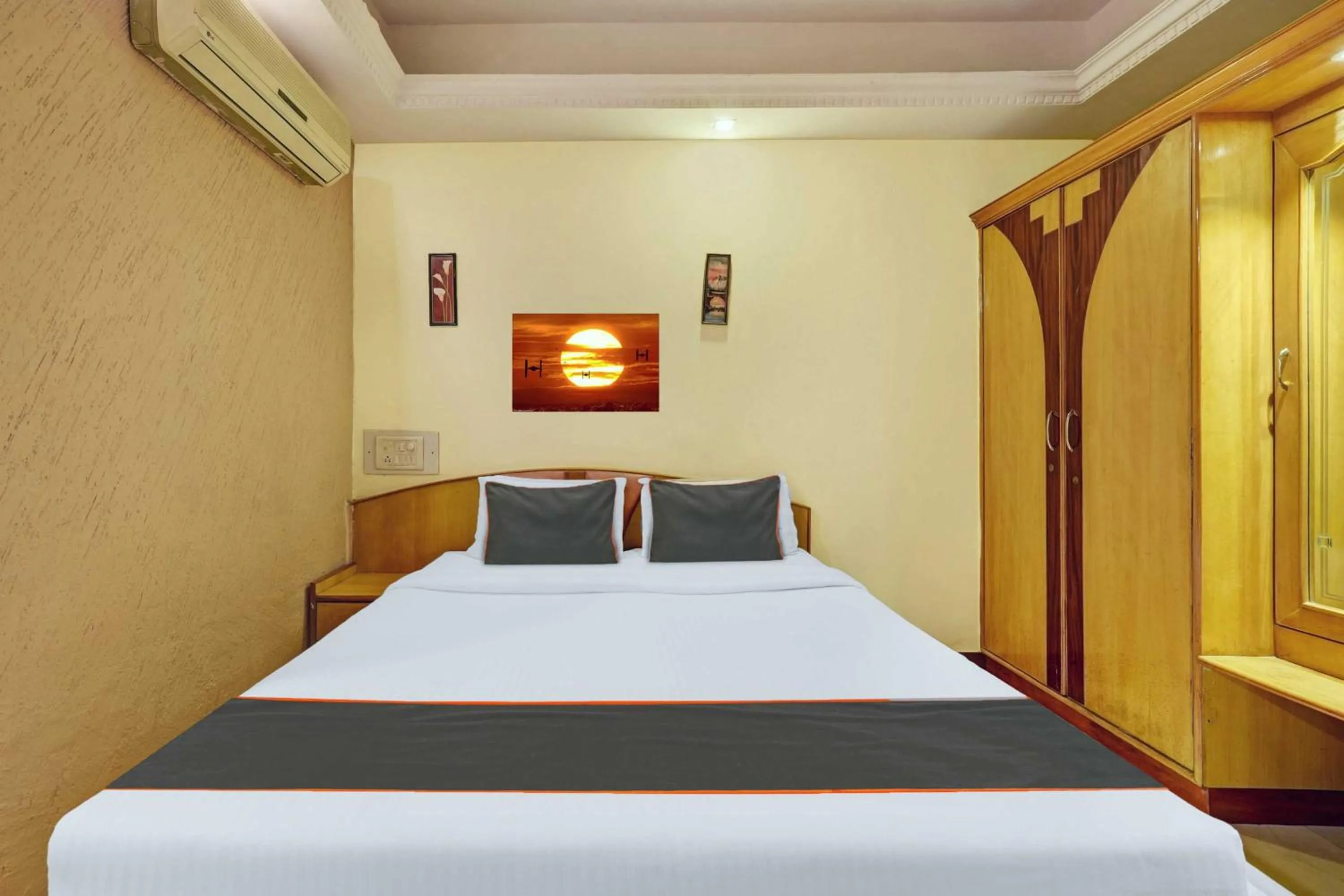Bedroom, Bed in Hotel O Bangalore Royal Meenakshi Mall