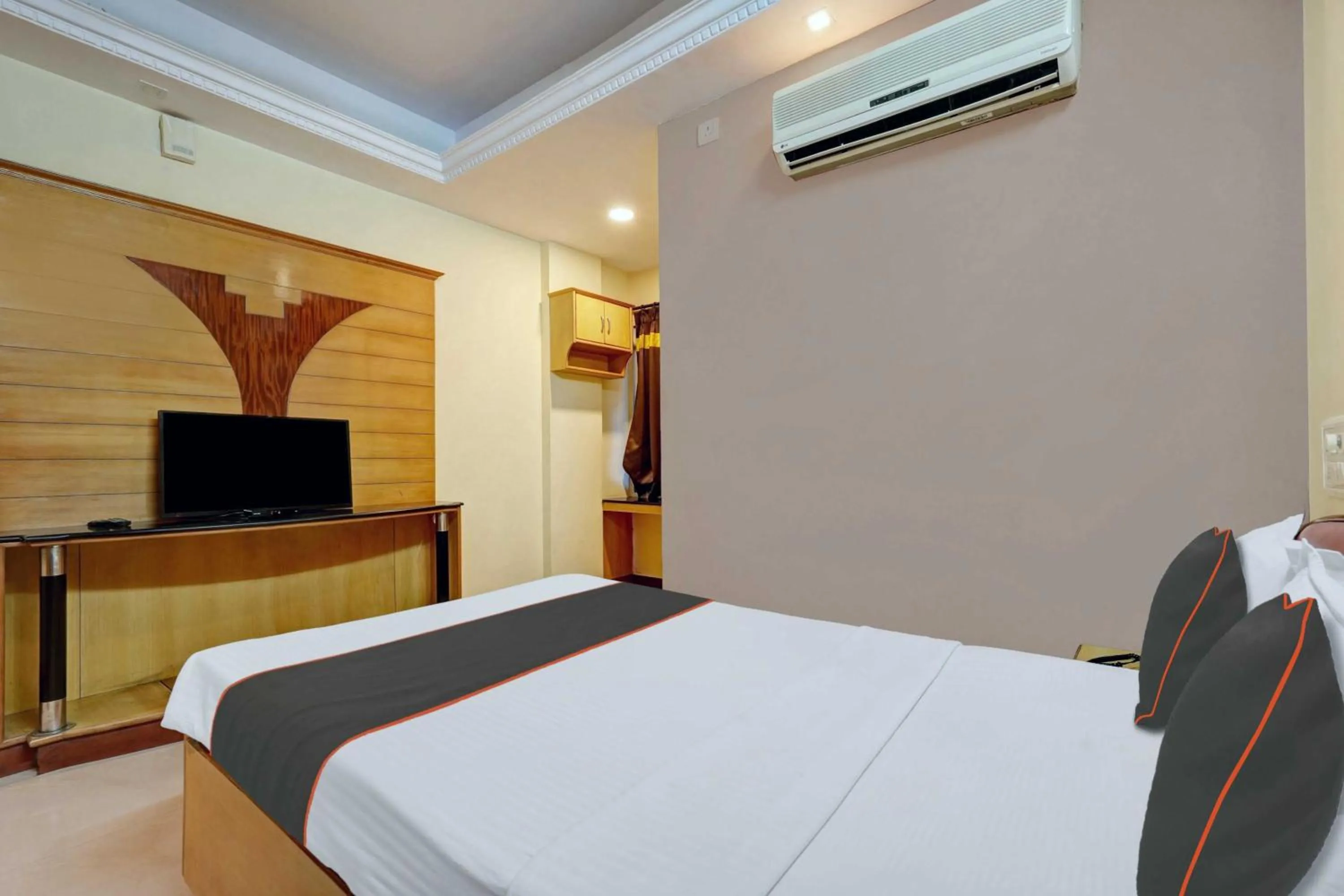Bedroom, Bed in Hotel O Bangalore Royal Meenakshi Mall