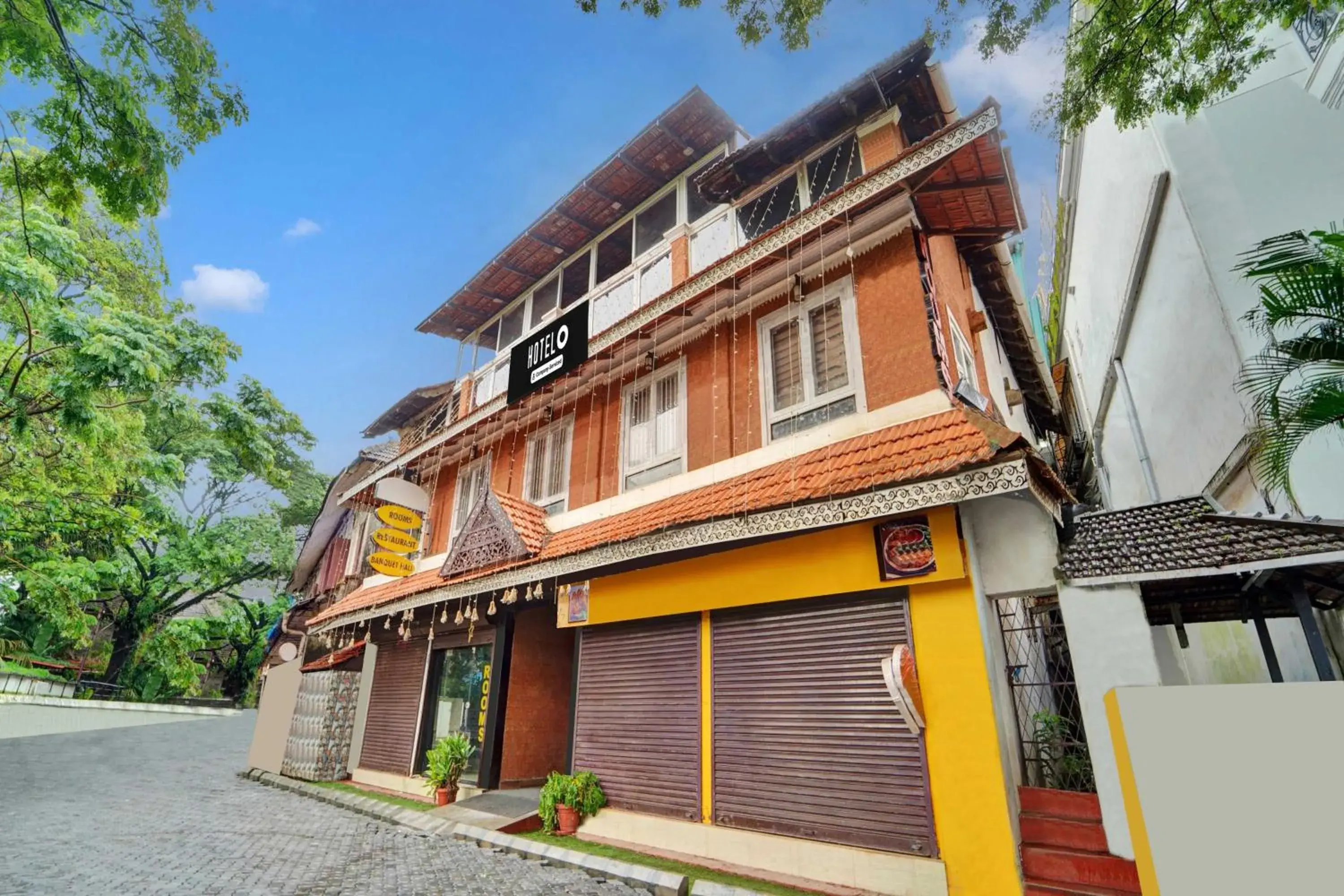 Facade/entrance in Hotel O Vasco D'Gama Square Facade/entrance in Hotel O Vasco D'Gama Square