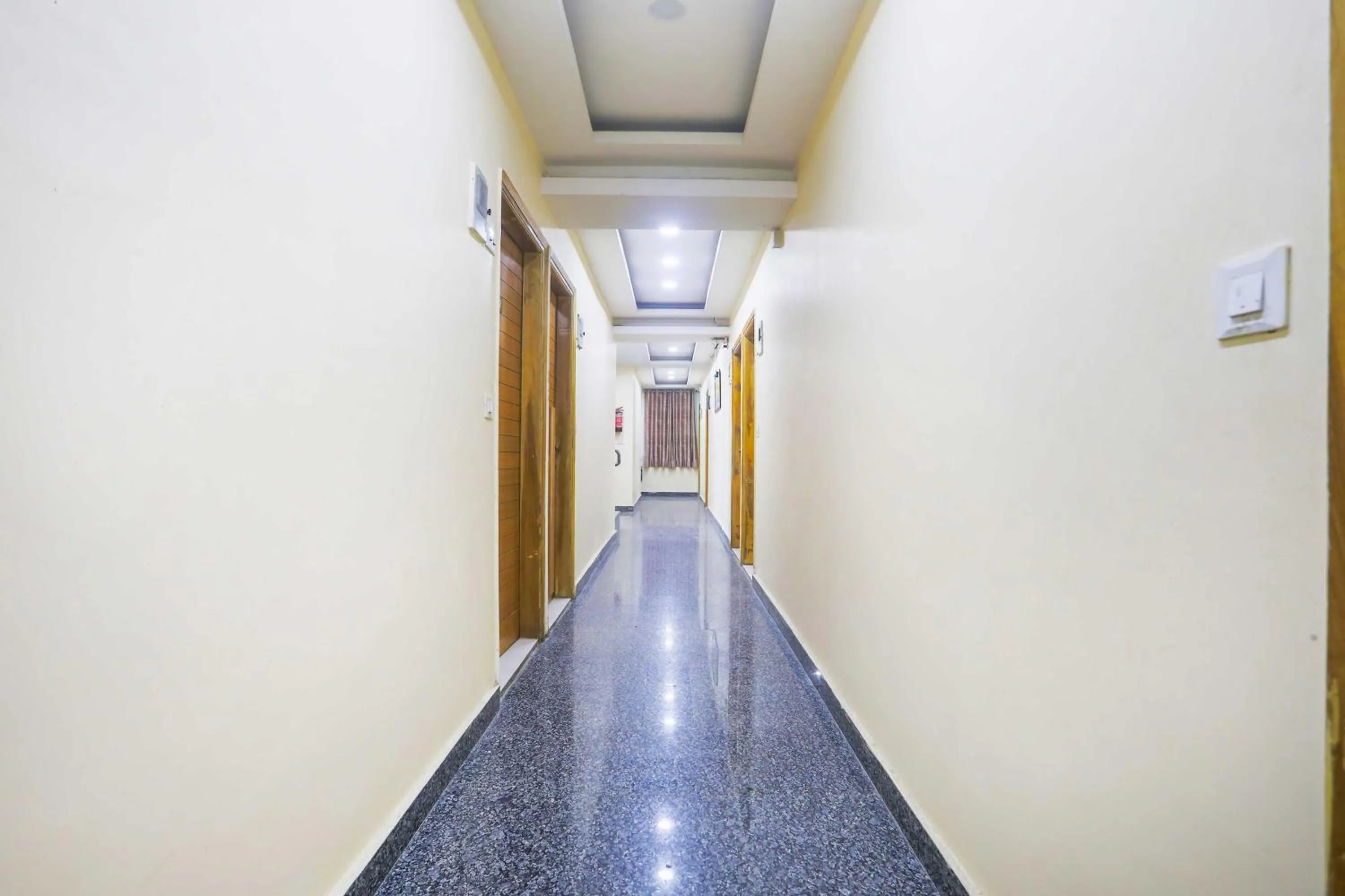 Lobby or reception in Super Collection O Sector 44 Near Botanical Garden